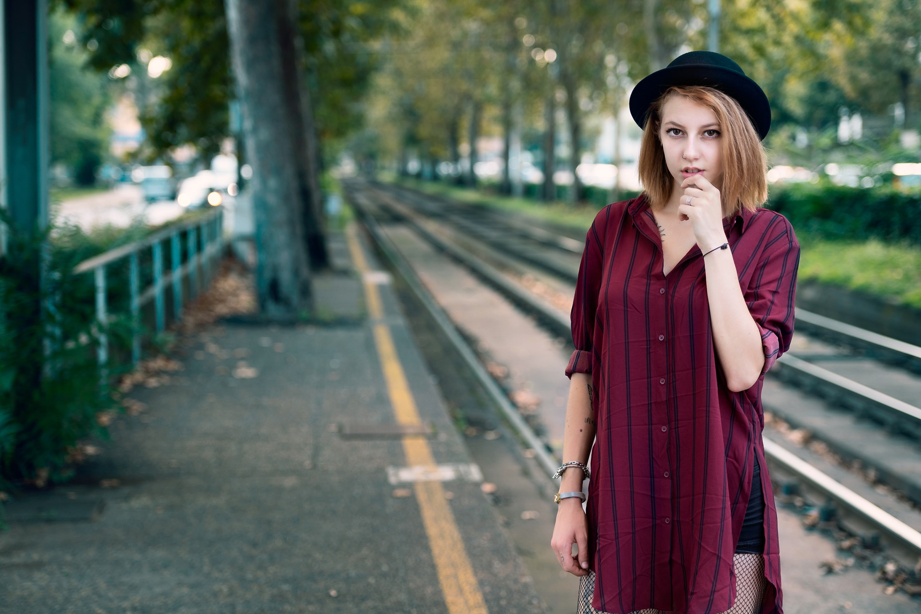 women outdoors, trees, tattoo, women with hats, 2K, depth of field, model, Luigi Malanetto, women, outdoors, looking at viewer, portrait, hat, railway, HD Wallpaper