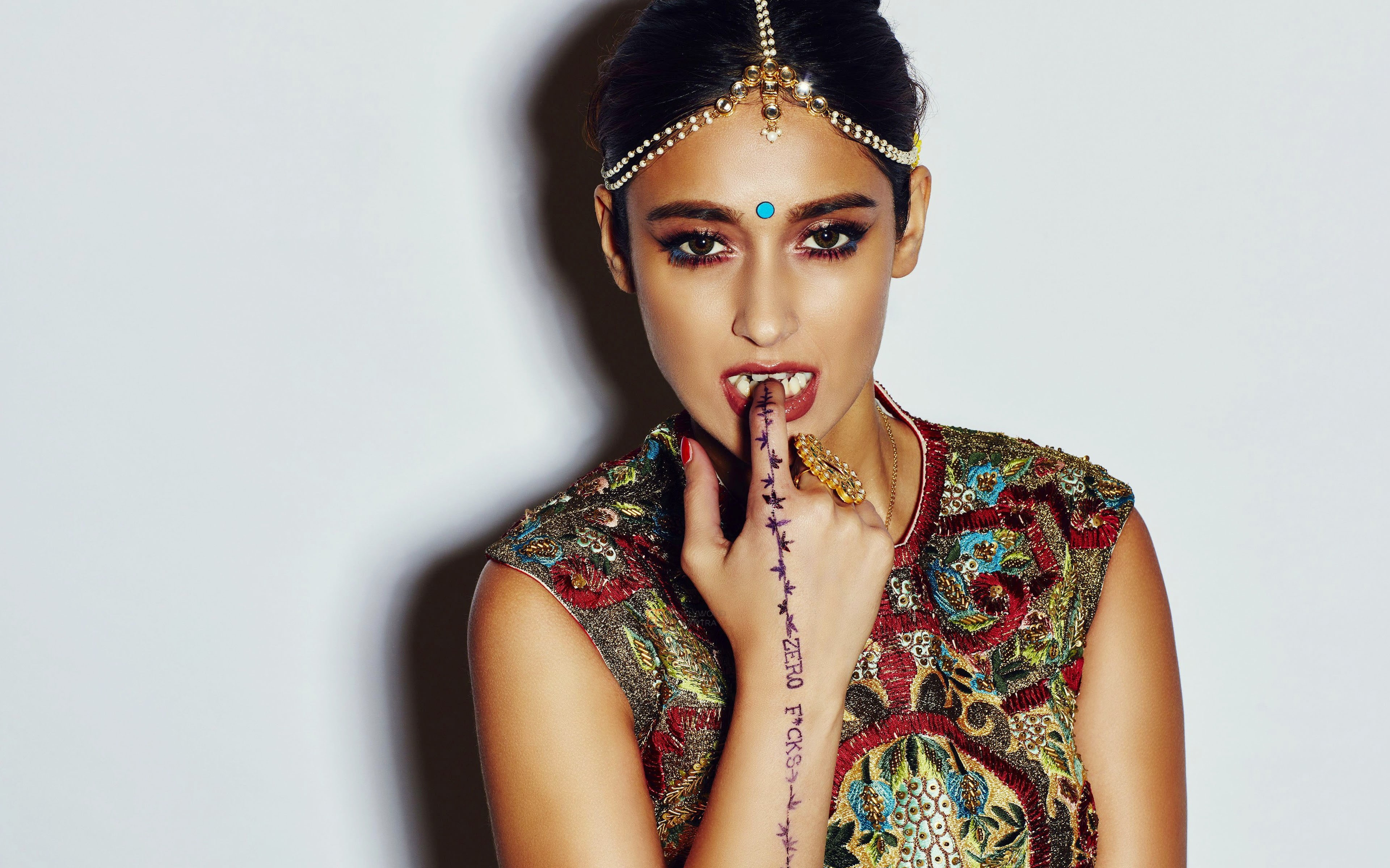 glamour, beautiful woman, waist up, actress, beauty, young adult, ileana, colored, one person, portrait, fashion, ring, indoors, young women, front view, HD Wallpaper