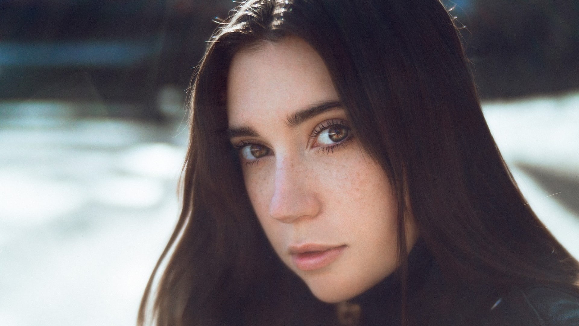 face, portrait, 500px, women outdoors, The Photo Fiend, long hair, looking at viewer, freckles, 1080P, women, model, HD Wallpaper