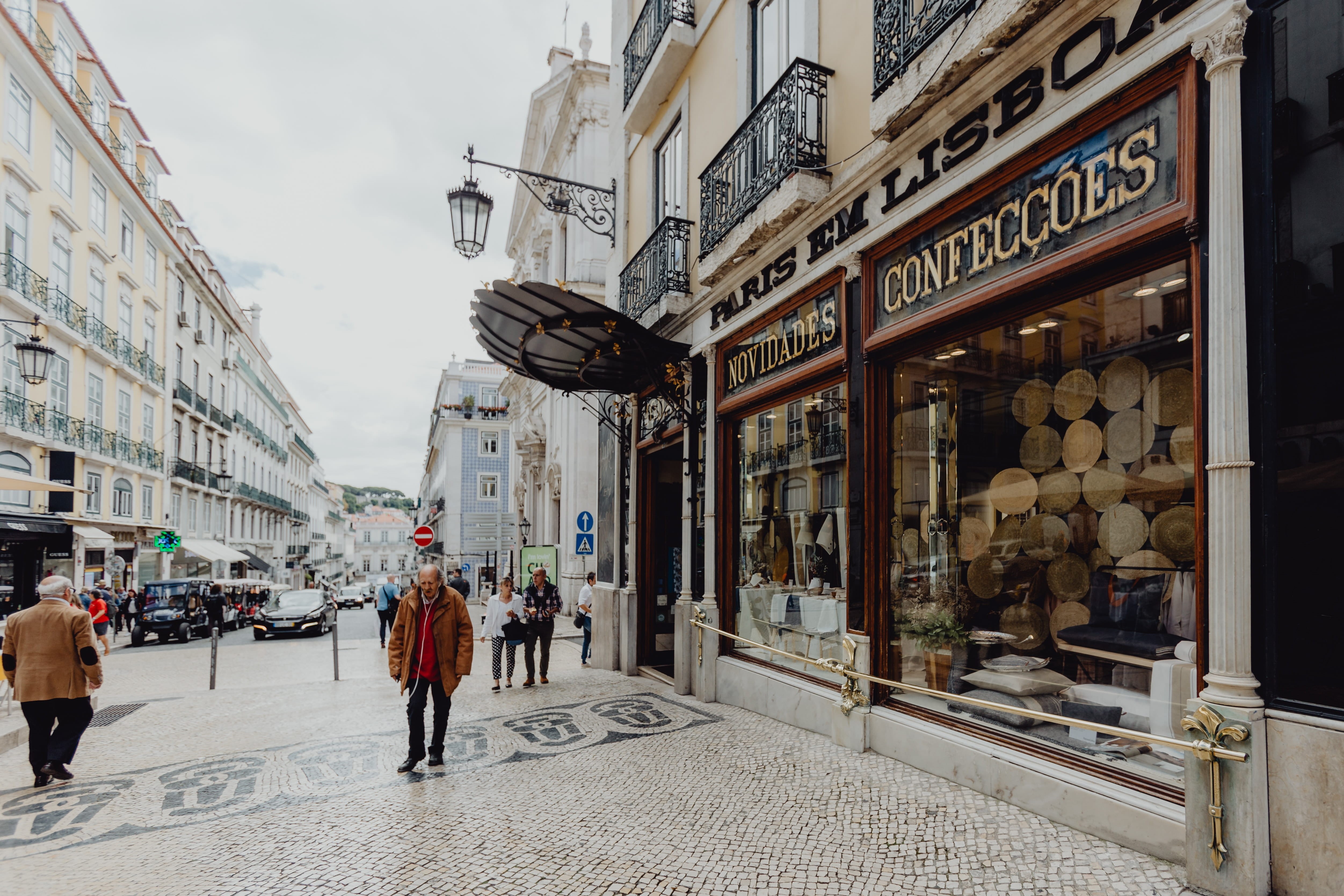 building exterior, architecture, Europe, portugal, outdoors, men, built structure, walking, text, real people, lisboa, lifestyles, people, day, city, group of people, HD Wallpaper
