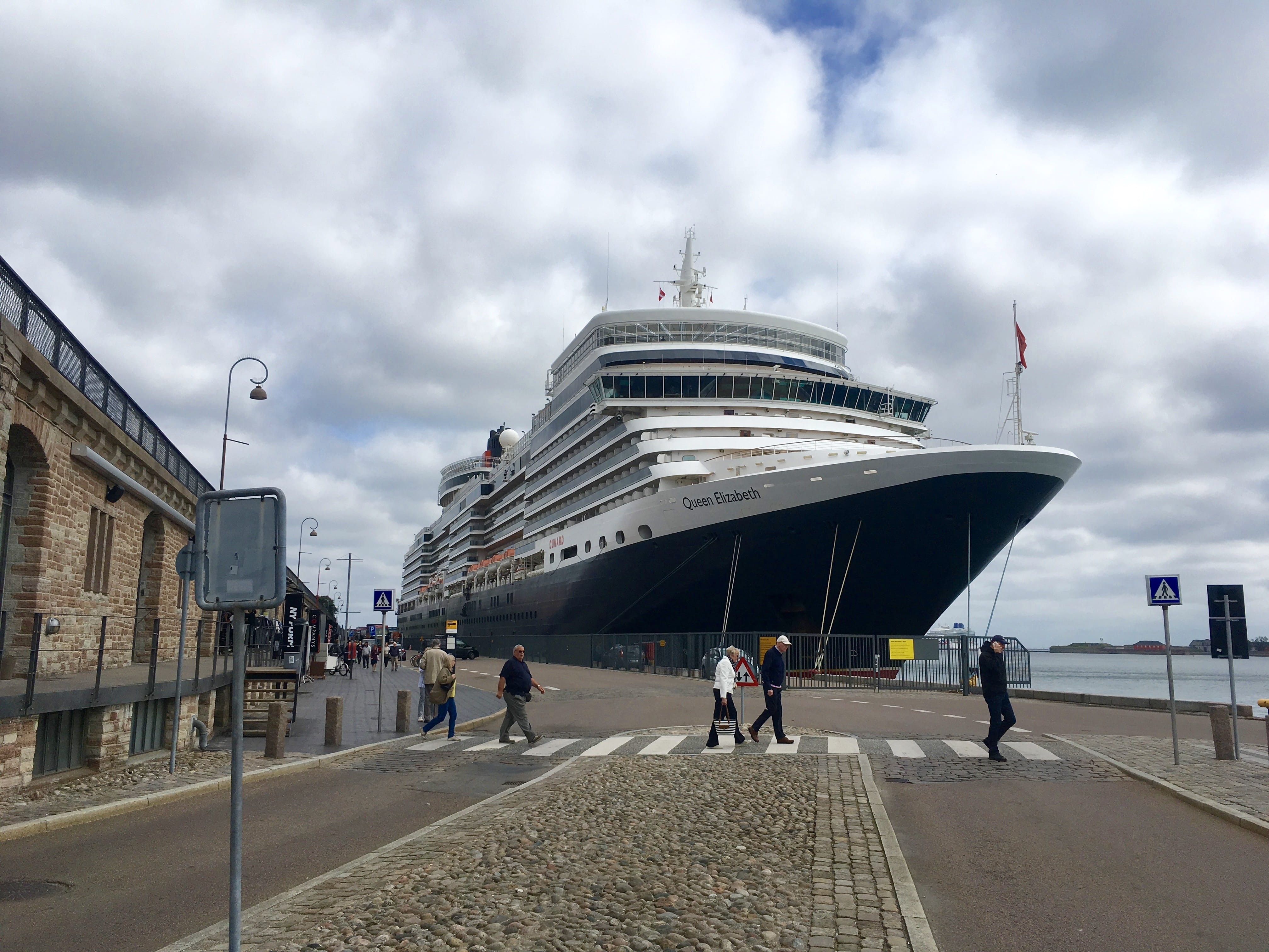 Cruise, sky, 4K, airport, nautical vessel, transportation, adults only, walking, men, nature, travel, queen elizabeth, built structure, real people, outdoors, HD Wallpaper