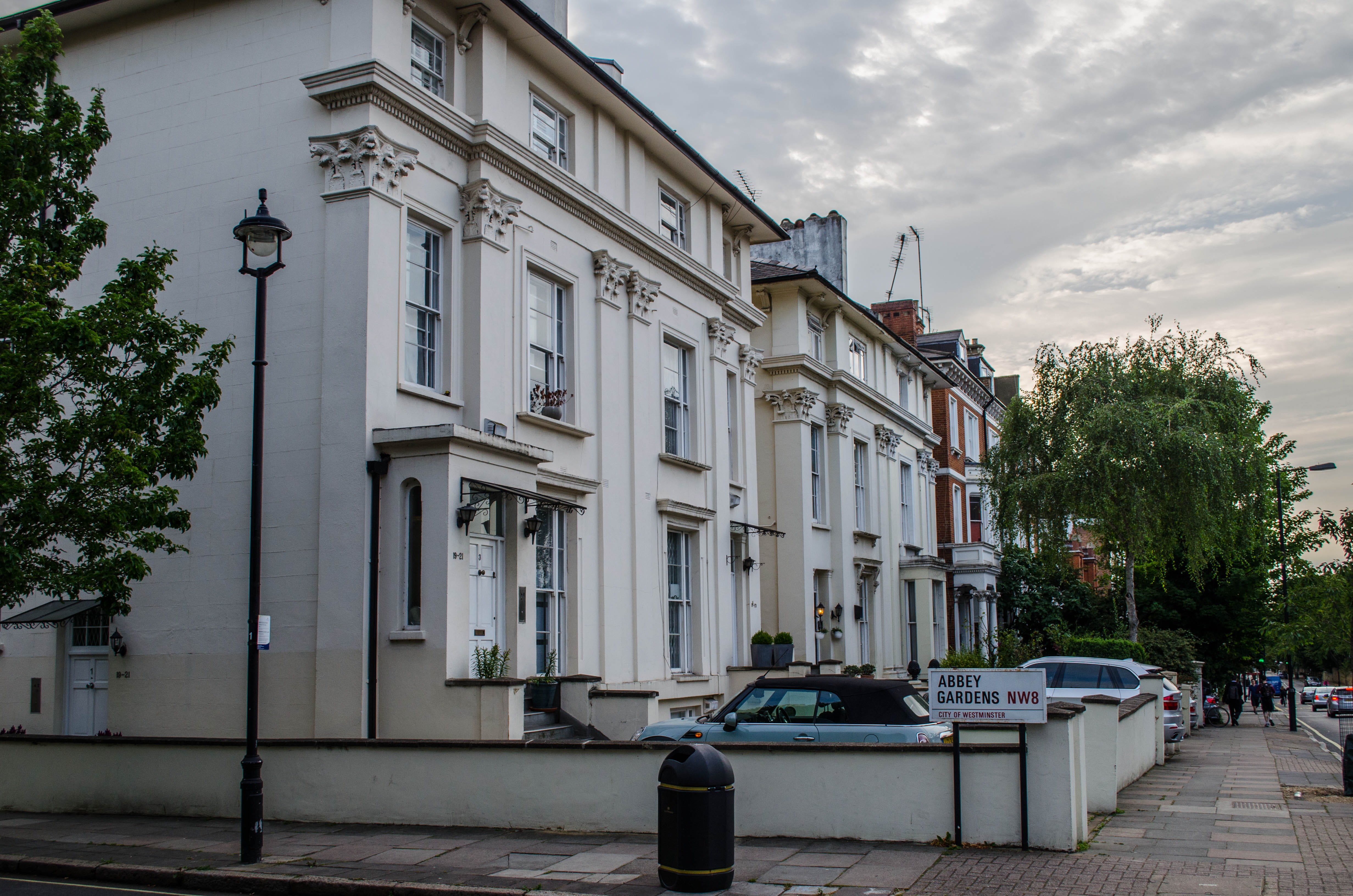 street, built structure, car, transportation, architecture, city, cloud - sky, tree, nature, day, residential district, outdoors, abbey road, motor vehicle, HD Wallpaper