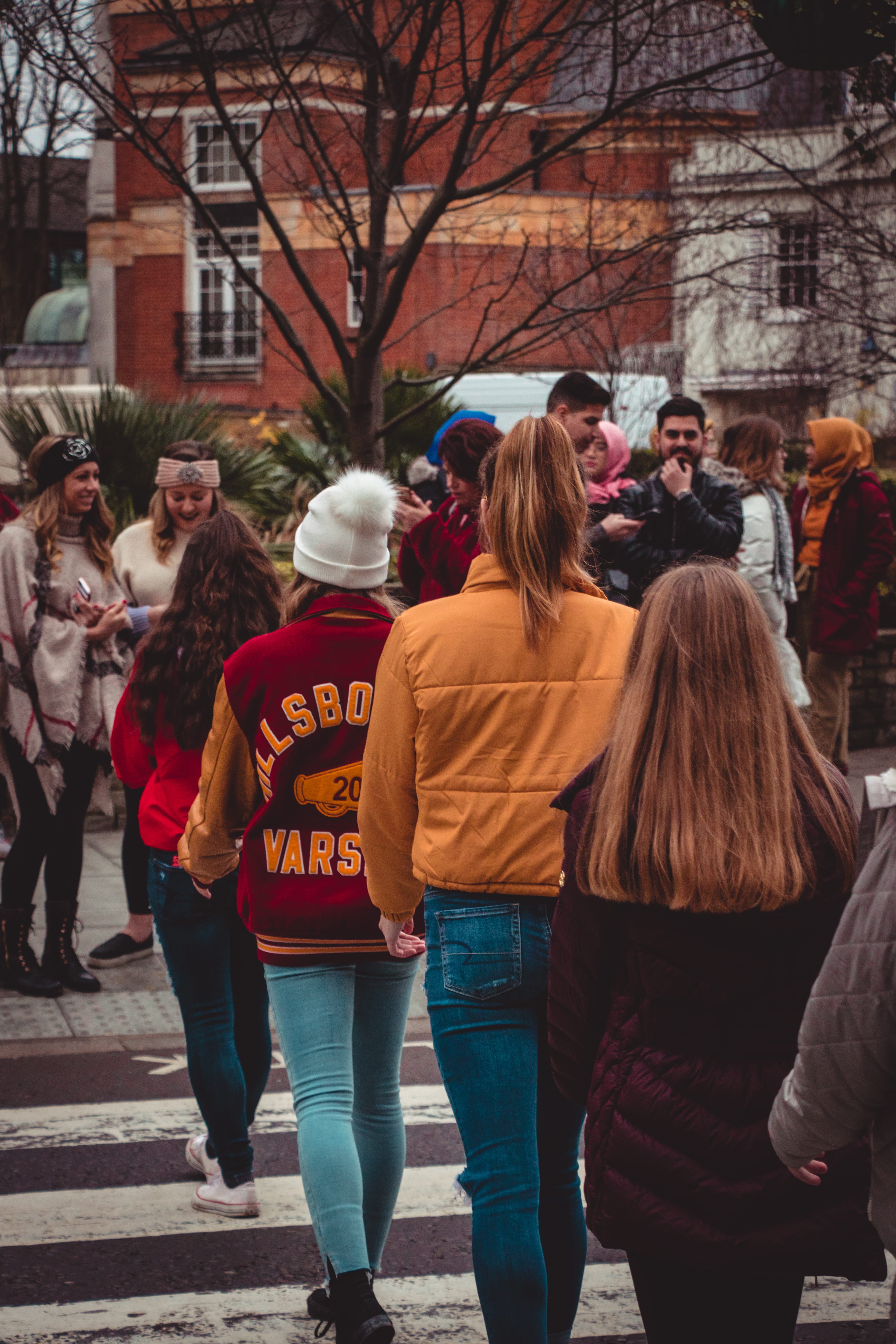 shoe, city, outdoors, road, apparel, adult, women, person, pedestrian, footwear, street, day, group of people, standing, pants, city life, real people, Phone HD Wallpaper