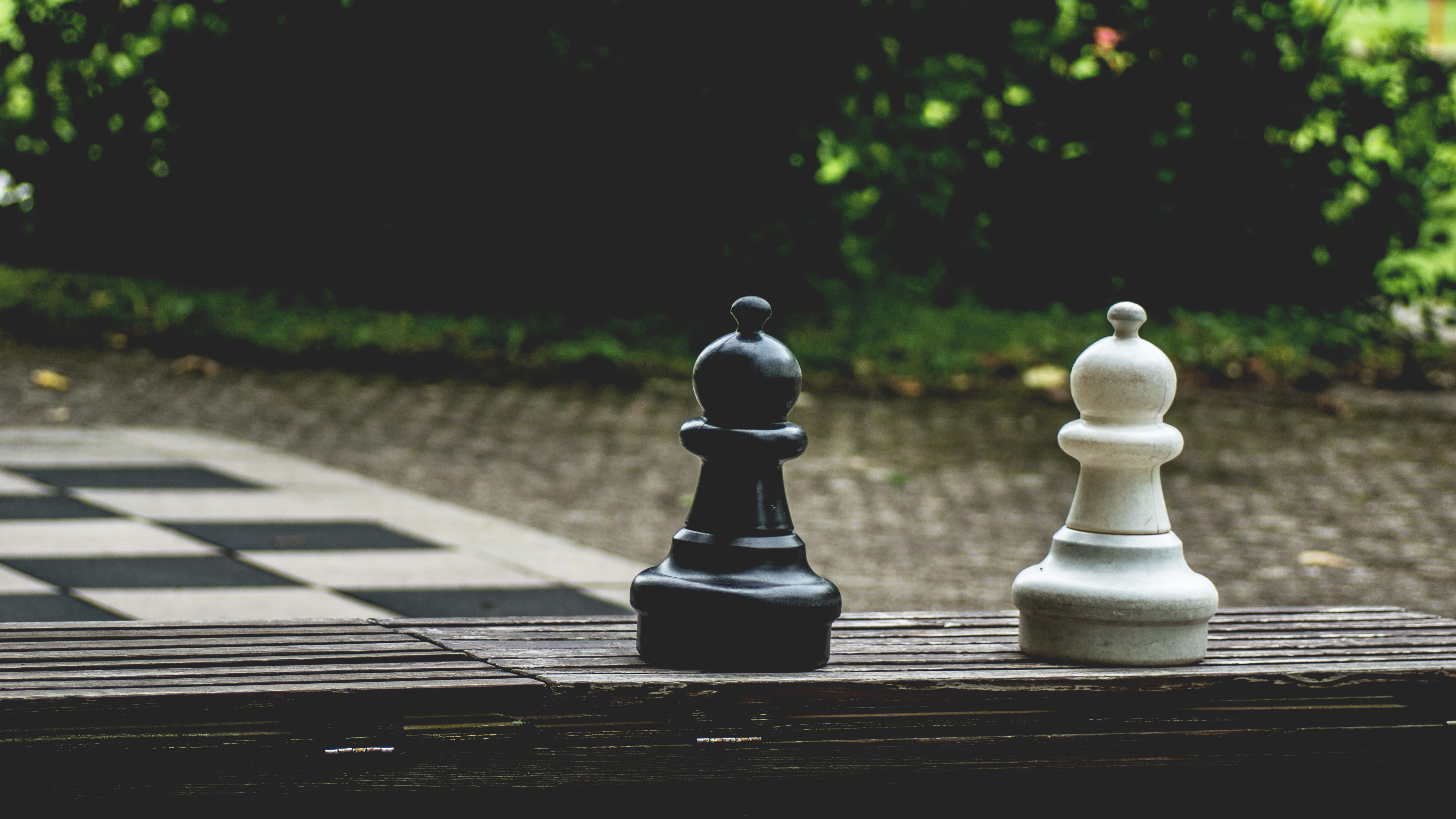outdoors, focus, pawn - chess piece, leisure games, king - chess piece, chess board, focus on foreground, close-up, figure, black-and-white, strategy, leisure activity, HD Wallpaper