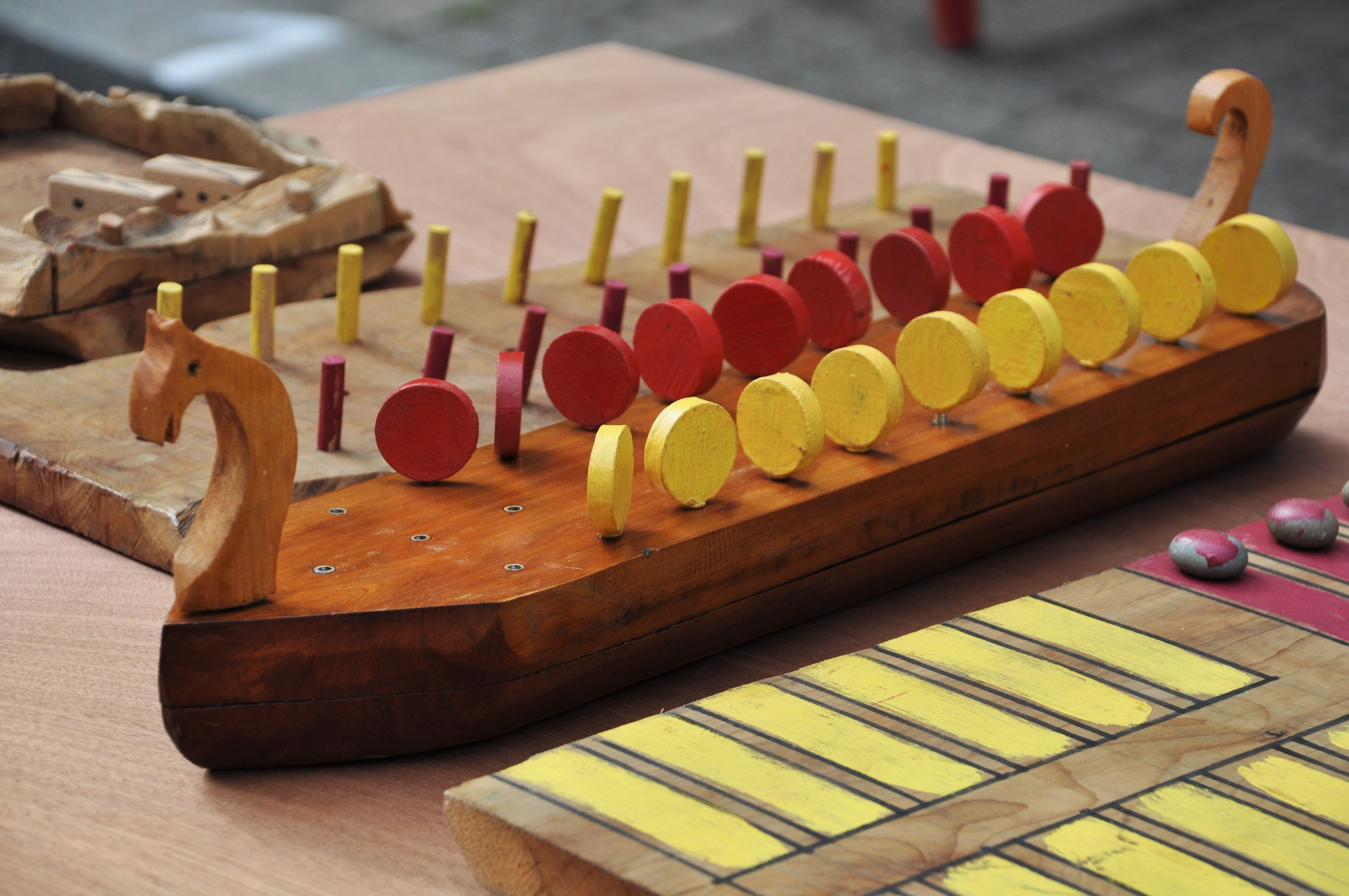 ladies, medieval festival, arts culture and entertainment, abundance, close-up, old games, games tray, games, choice, chess, of, playful, wooden games, HD Wallpaper