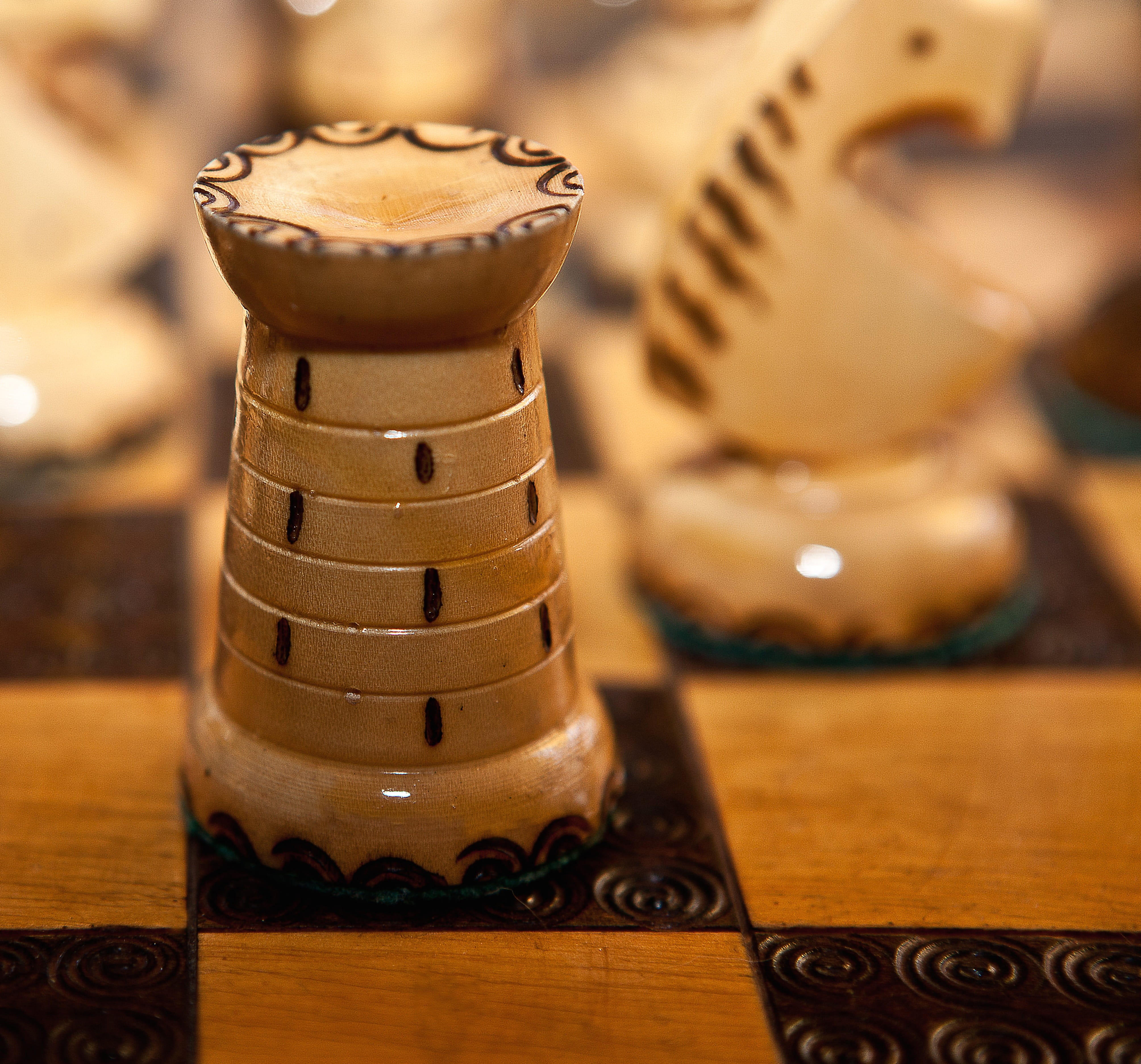 Tower, wood - material, focus on foreground, Chess, musical equipment, antique, games, cork - stopper, drink, the strategy, selective focus, food and drink, HD Wallpaper