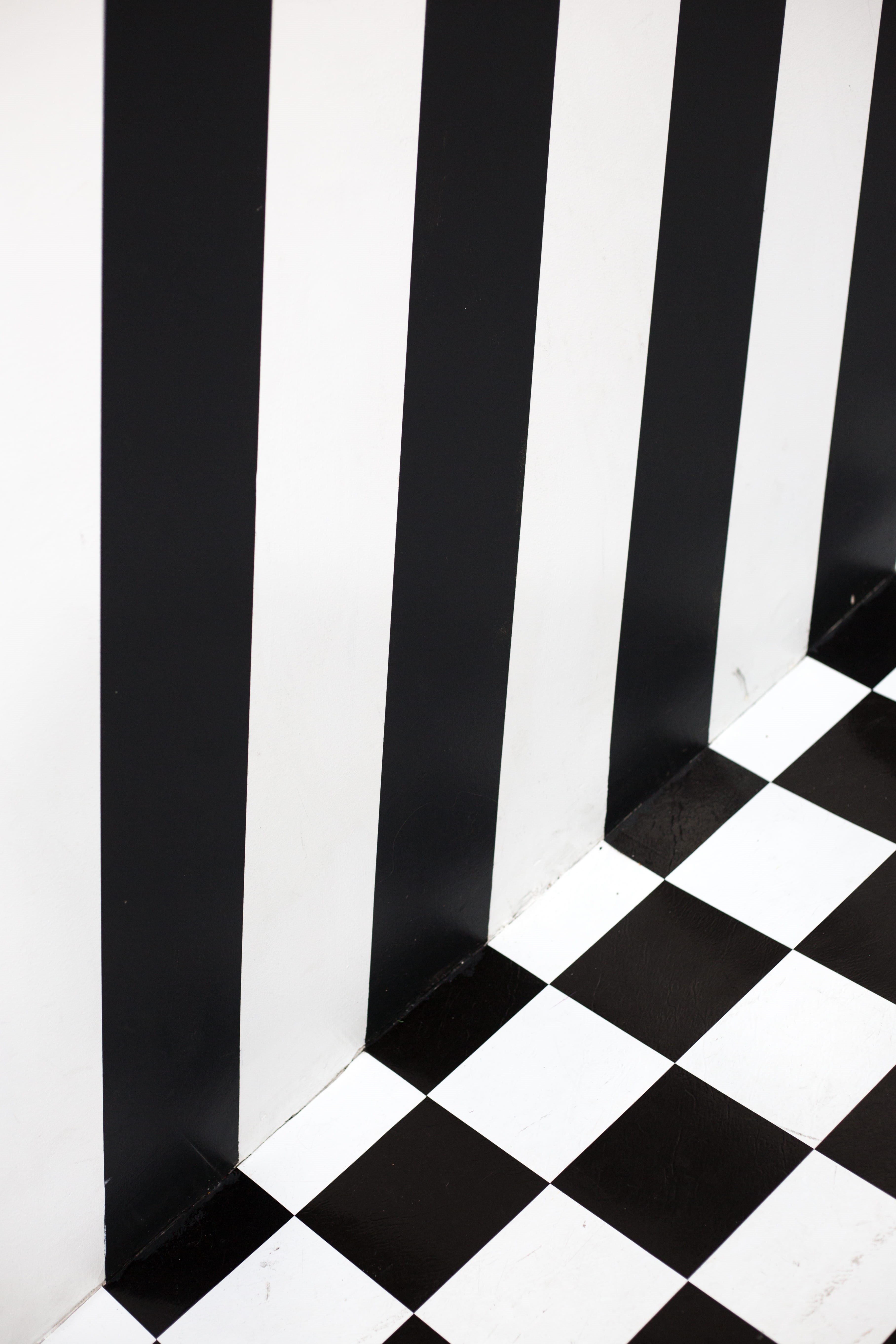 high angle view, no people, tiled floor, black and white, checked pattern, flooring, architecture, stripes, shape, repetition, full frame, wall - building feature, Phone HD Wallpaper
