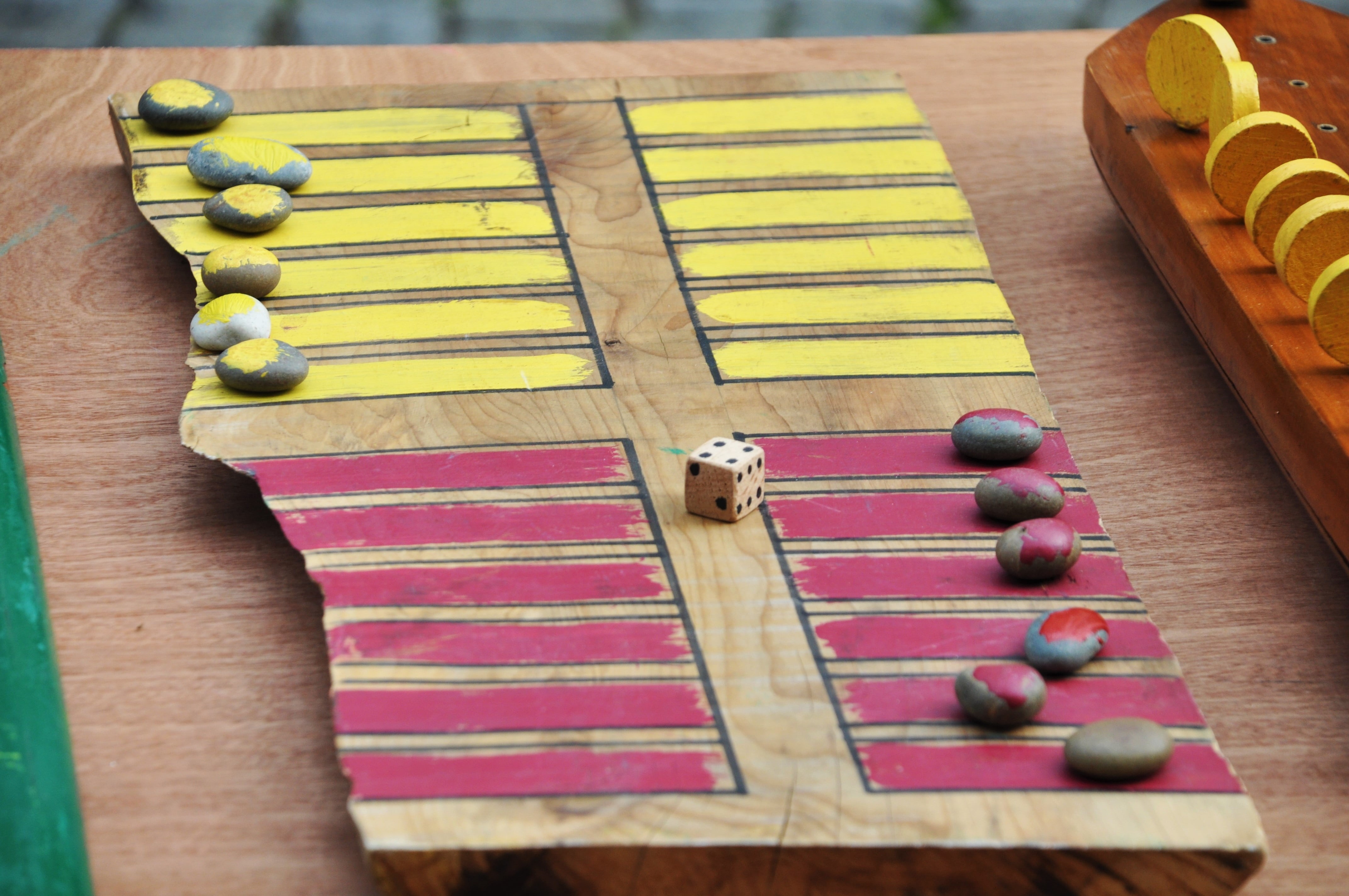 france, arrangement, animal themes, old, food and drink, old games, kitchen knife, wood - material, playful, games tray, of, no people, medieval festival, HD Wallpaper