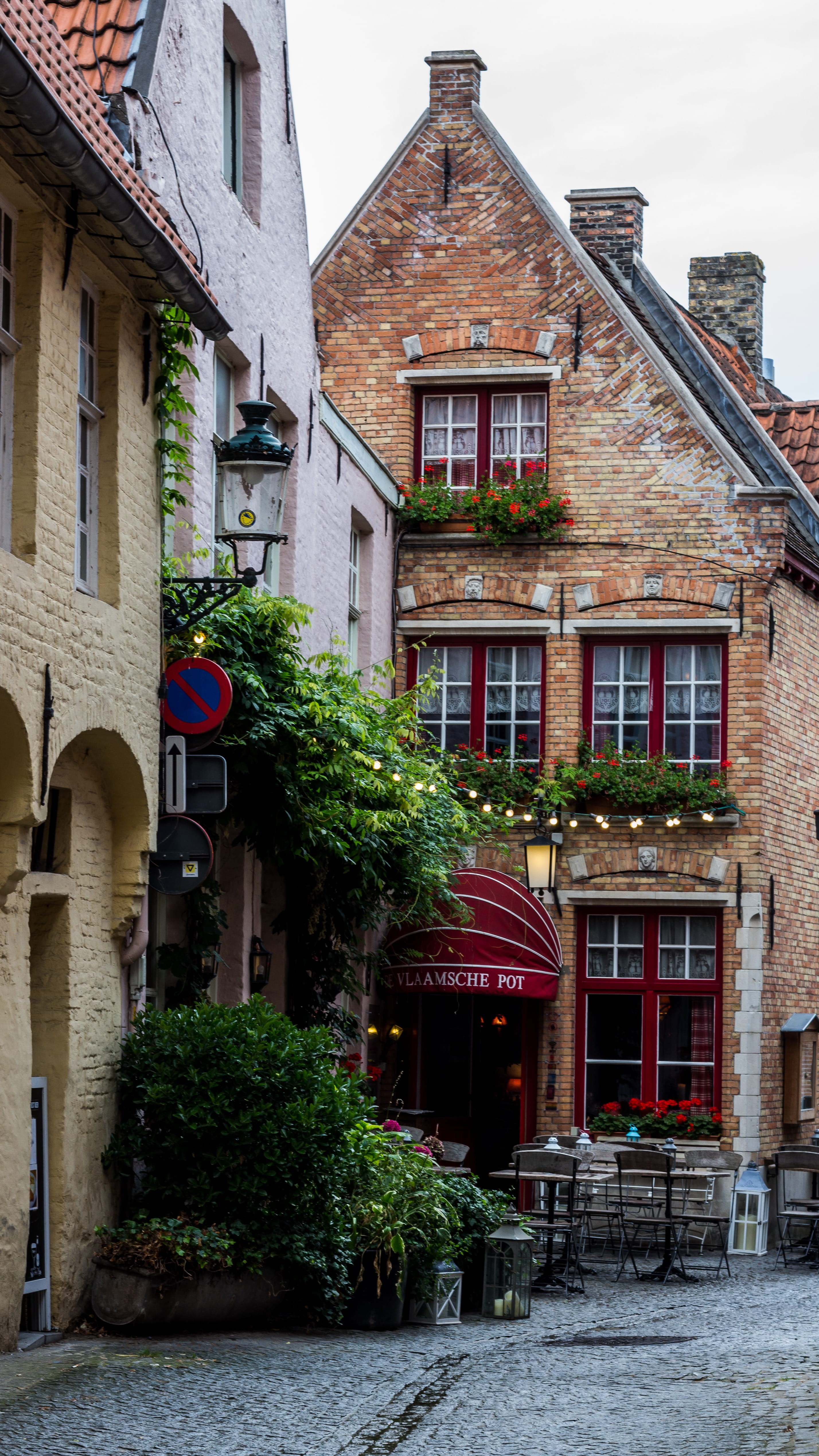 corner, restaurant, transportation, architecture, direction, travel belgium, canon 700d, nature, canon, day, europe, belgium, 4K, lightroom, summer, window, Phone HD Wallpaper
