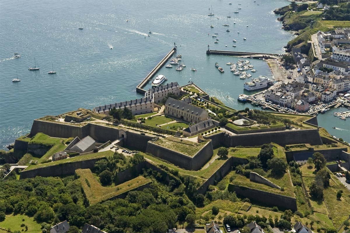 day, aerial, island, town, fort, ports, trees, sea, building, nature, building exterior, scenics - nature, water, France, monastery, old building, yachts, HD Wallpaper