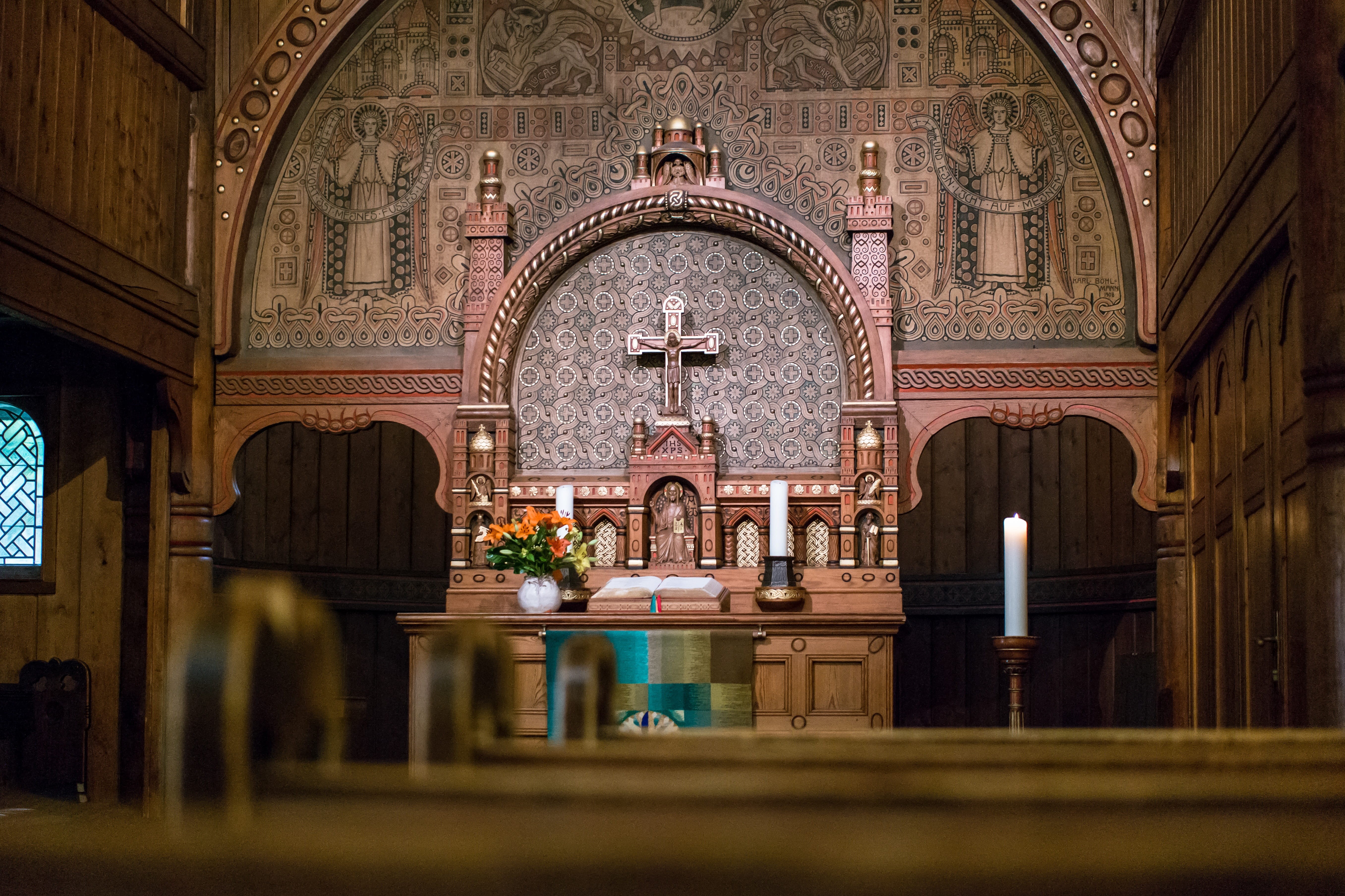 christian, seat, flower vase, spirituality, indoors, religion, ornaments, cathedral, belief, arches, representation, built structure, interior design, blur, HD Wallpaper