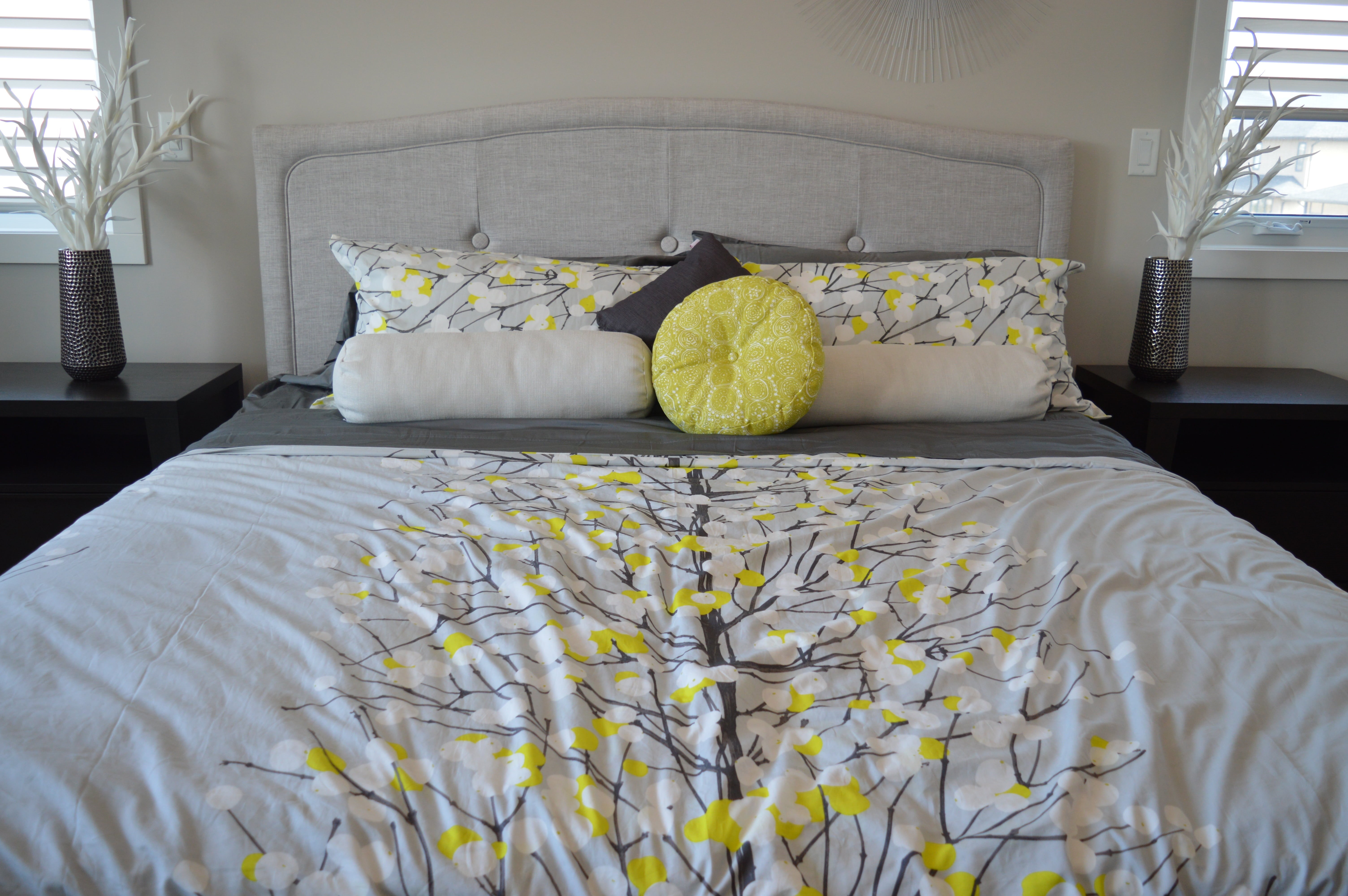 no People, comfortable, luxury, bedroom, flower, apartment, bed, furniture, architecture, home Interior, elegance, pillows, plant, relaxation, bedding, HD Wallpaper