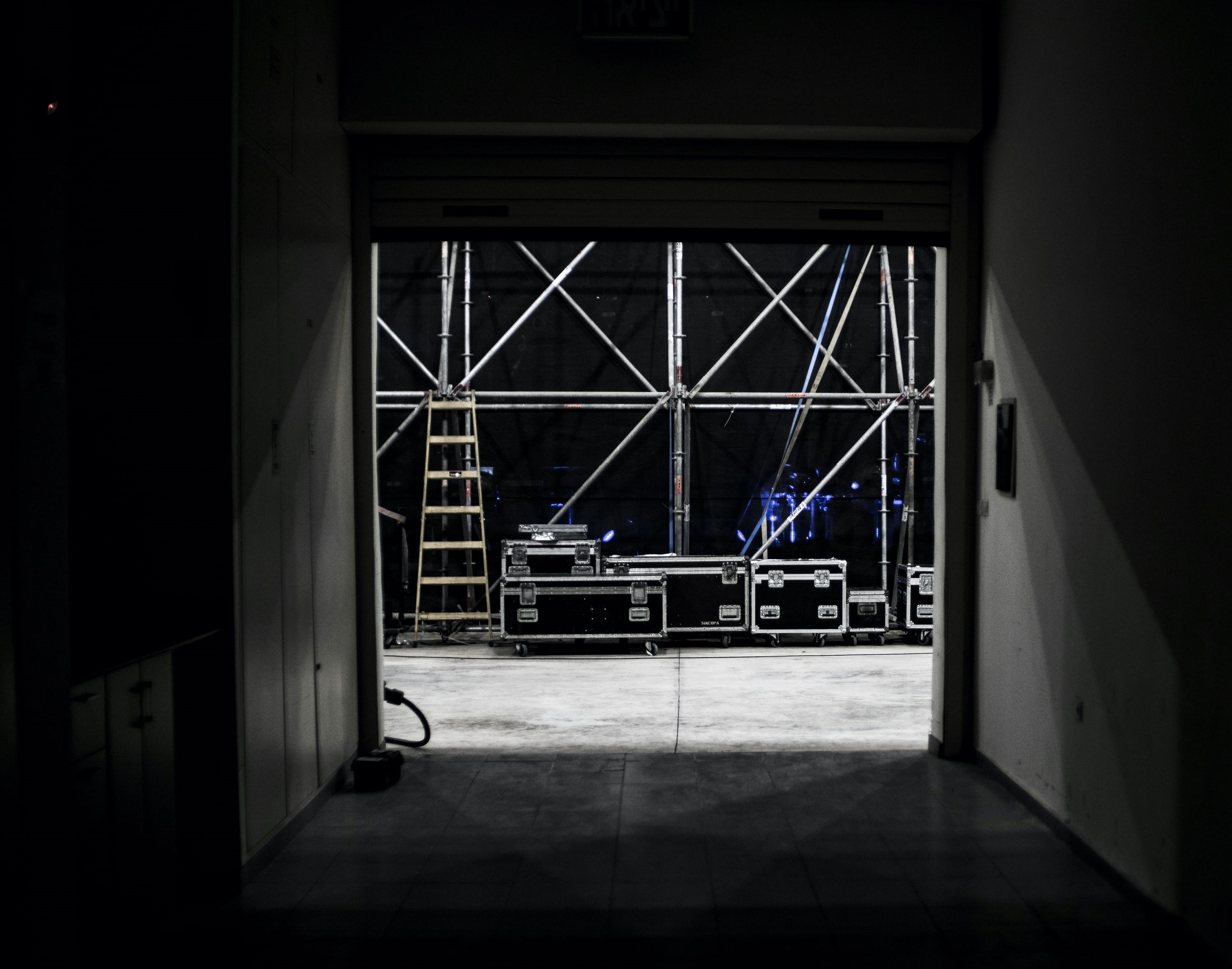 transport, case, gear, indoors, opened, door, built structure, roadie, roll, flooring, box, stage, gray, empty, 2K, entrance, scaffold, window, electronic, HD Wallpaper
