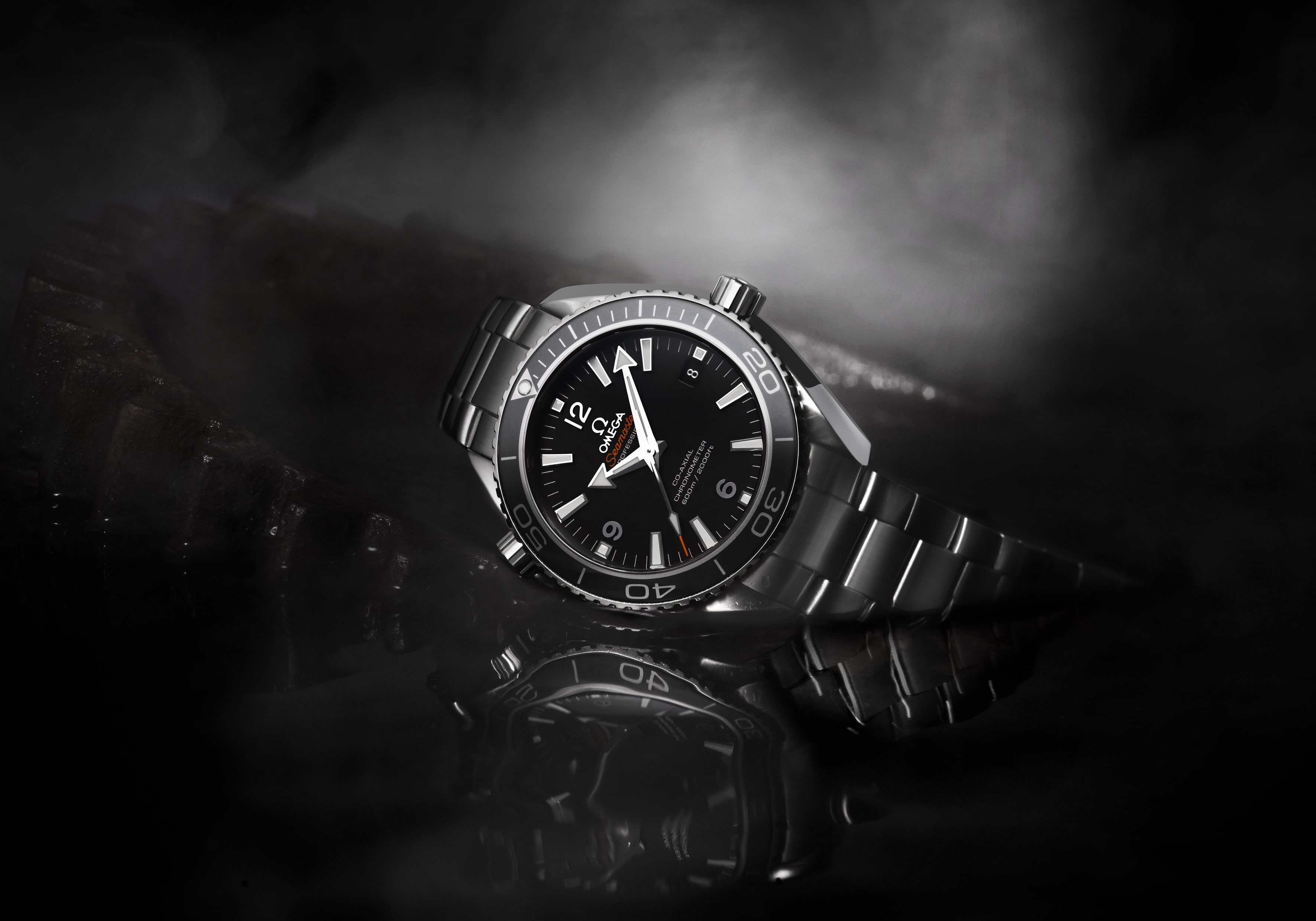 watch, silver colored, number, link, circle, still life, close-up, motion, 007, OMEGA, Seamaster, single object, no people, indoors, luxury, 2K, studio shot, HD Wallpaper
