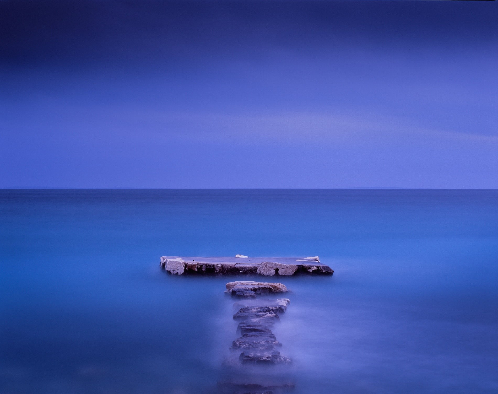 Pag, fujifilm, stepping stones, Mamiya RZ67, nature, water, beach, Valhalla, blue, Waiting, sky, rocks, stones, coastline, horizon, sea, F2.8, long exposure, HD Wallpaper