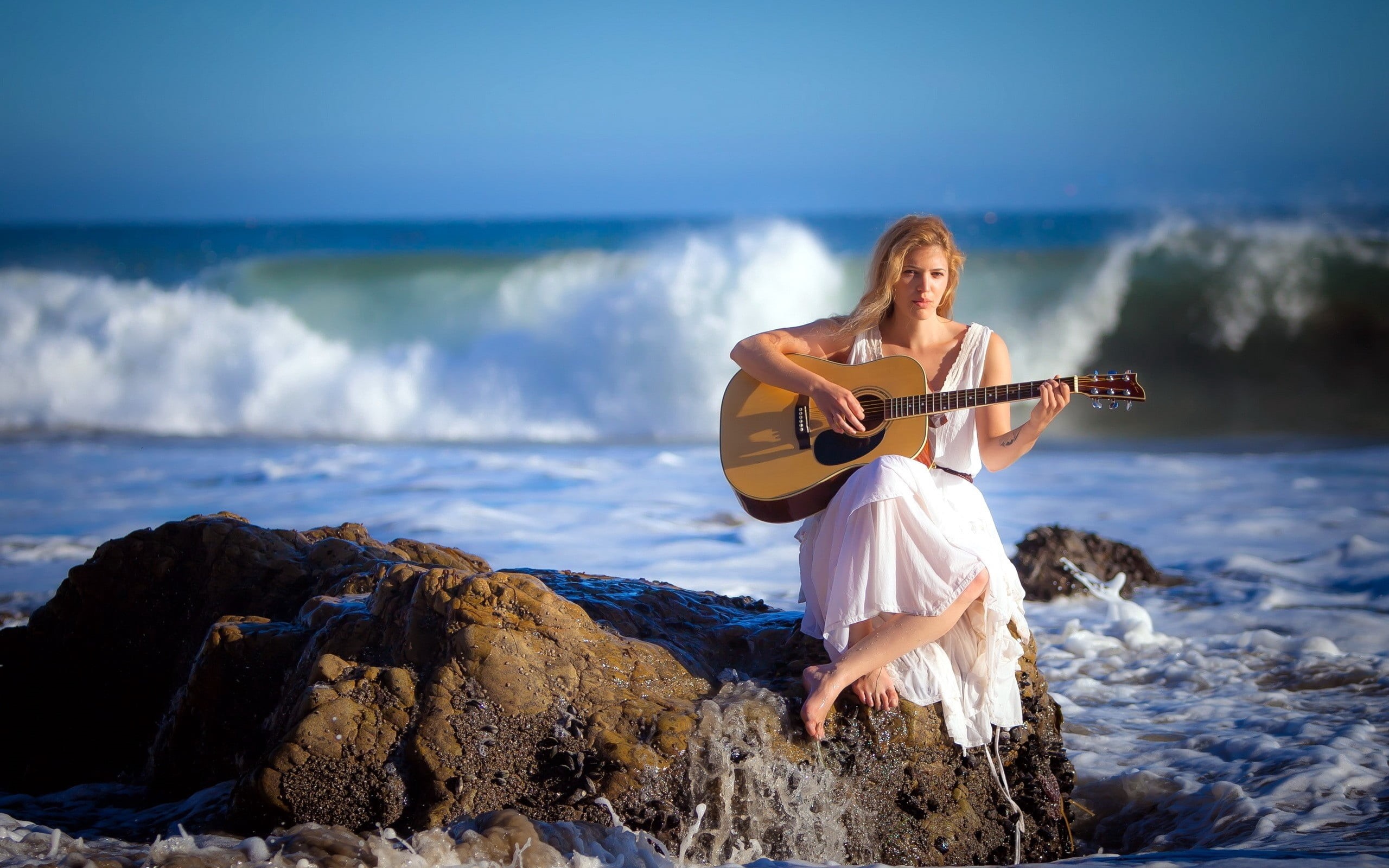 relaxation, musician, water, one Person, acoustic Instrument, summer, beach, cheerful, outdoors, adult, music, wave, people, artist, acoustic Guitar, females, HD Wallpaper