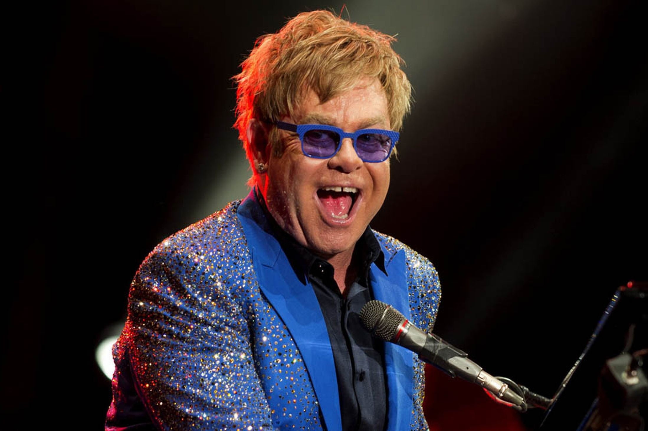 singing, arts culture and entertainment, adult, suit, cheerful, sound, event, men, caucasian Ethnicity, rock Music, happiness, nightlife, front view, performer, HD Wallpaper
