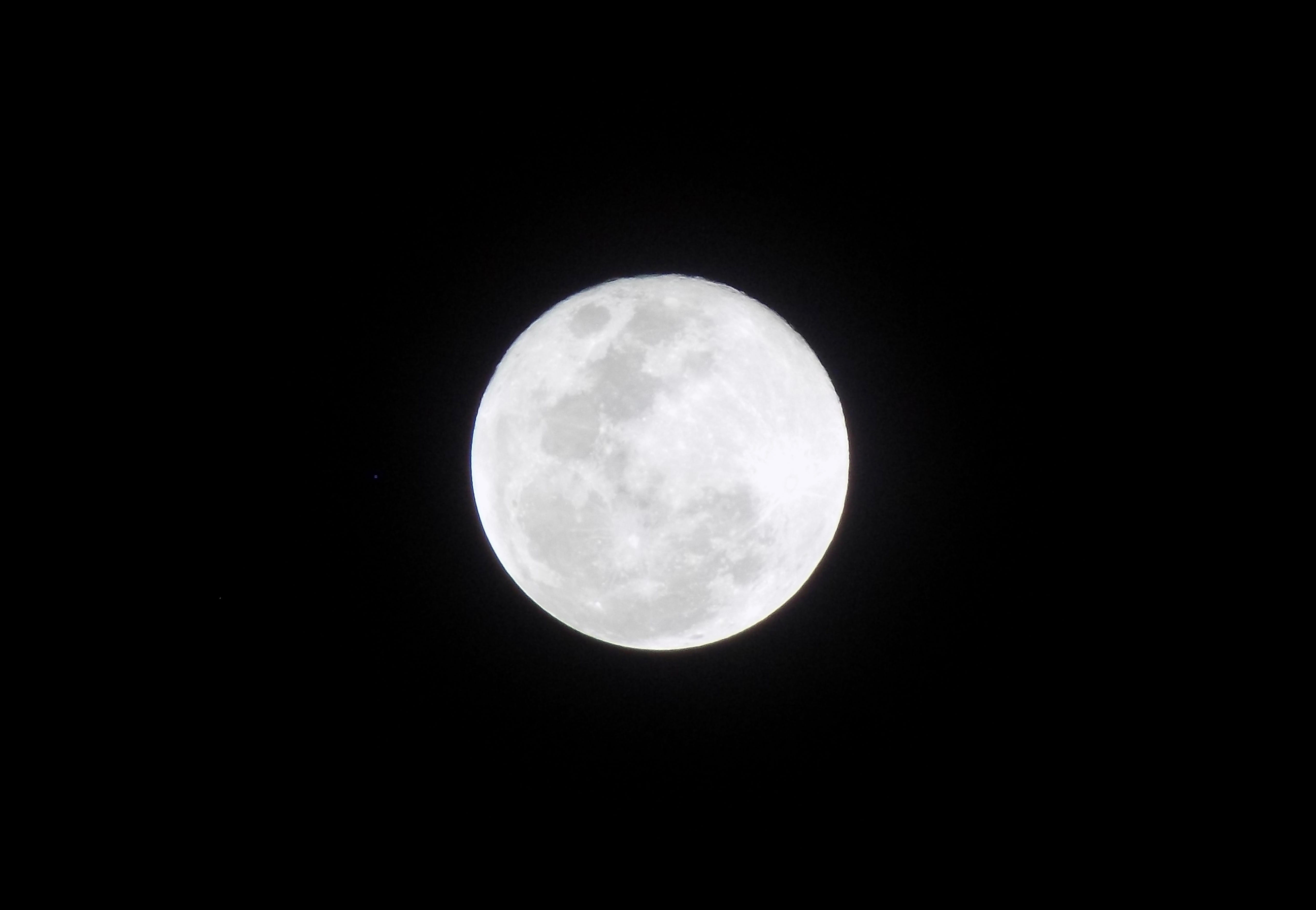 tranquility, shape, luna, scenics - nature, super moon, universo, dark, night, space and astronomy, moon surface, nature, moonlight, space, no people, black and white, HD Wallpaper