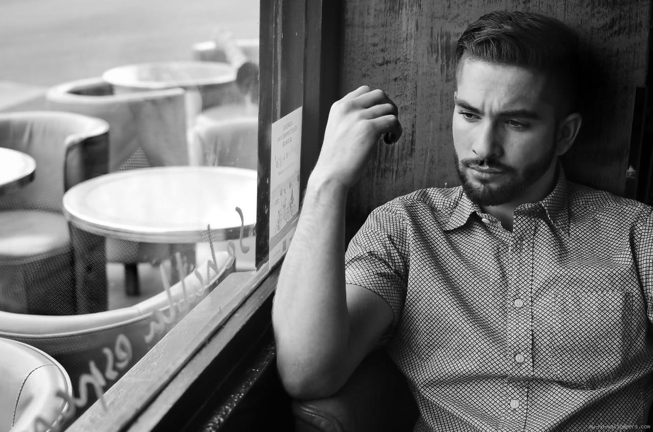 gypsy, men, music, kendji girac, celebrity, button, singer, girac, s, gray, t, man, shirt, 720P, kendji, cafe, HD Wallpaper