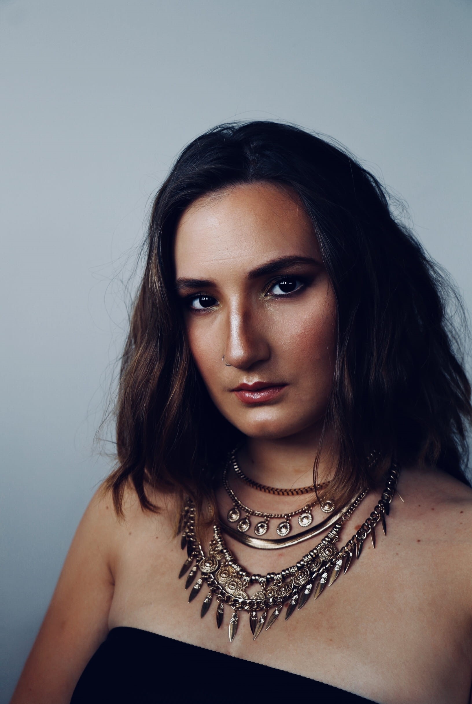 autoportait, studio shot, eyeliner, portait, model, long hair, girl, makeup, necklace, pearl jewelry, woman, mannequin, young women, new zealand, beautiful woman, Phone HD Wallpaper