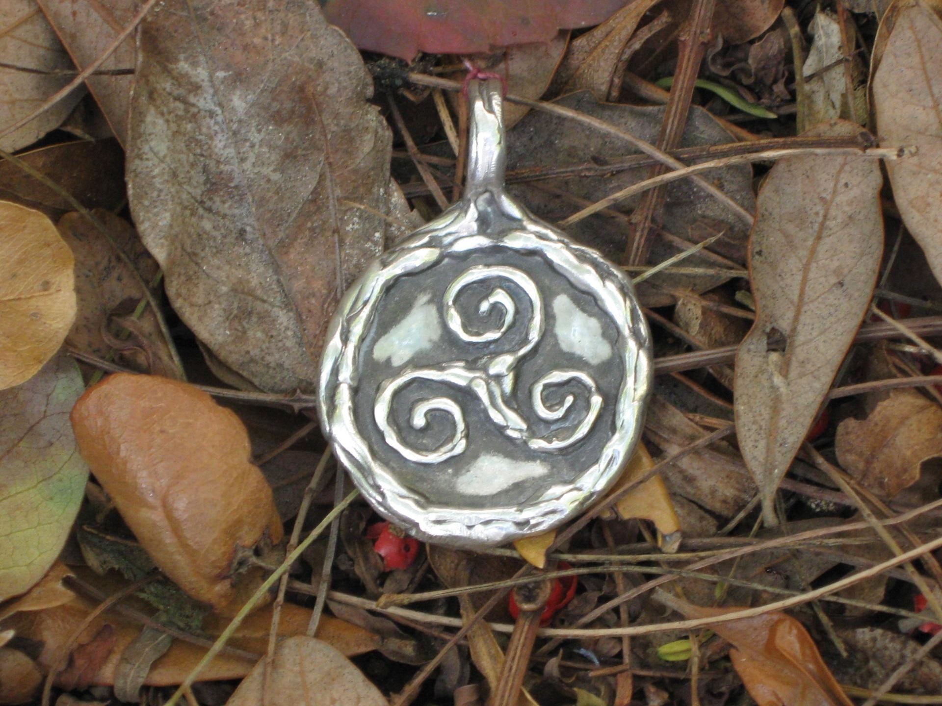 myth, paganism, black, 1080P, barbarian, nordic, celts, round, celtic, cros, pagan, spiral, nature, north, gallic, pendant, viking, silver, HD Wallpaper