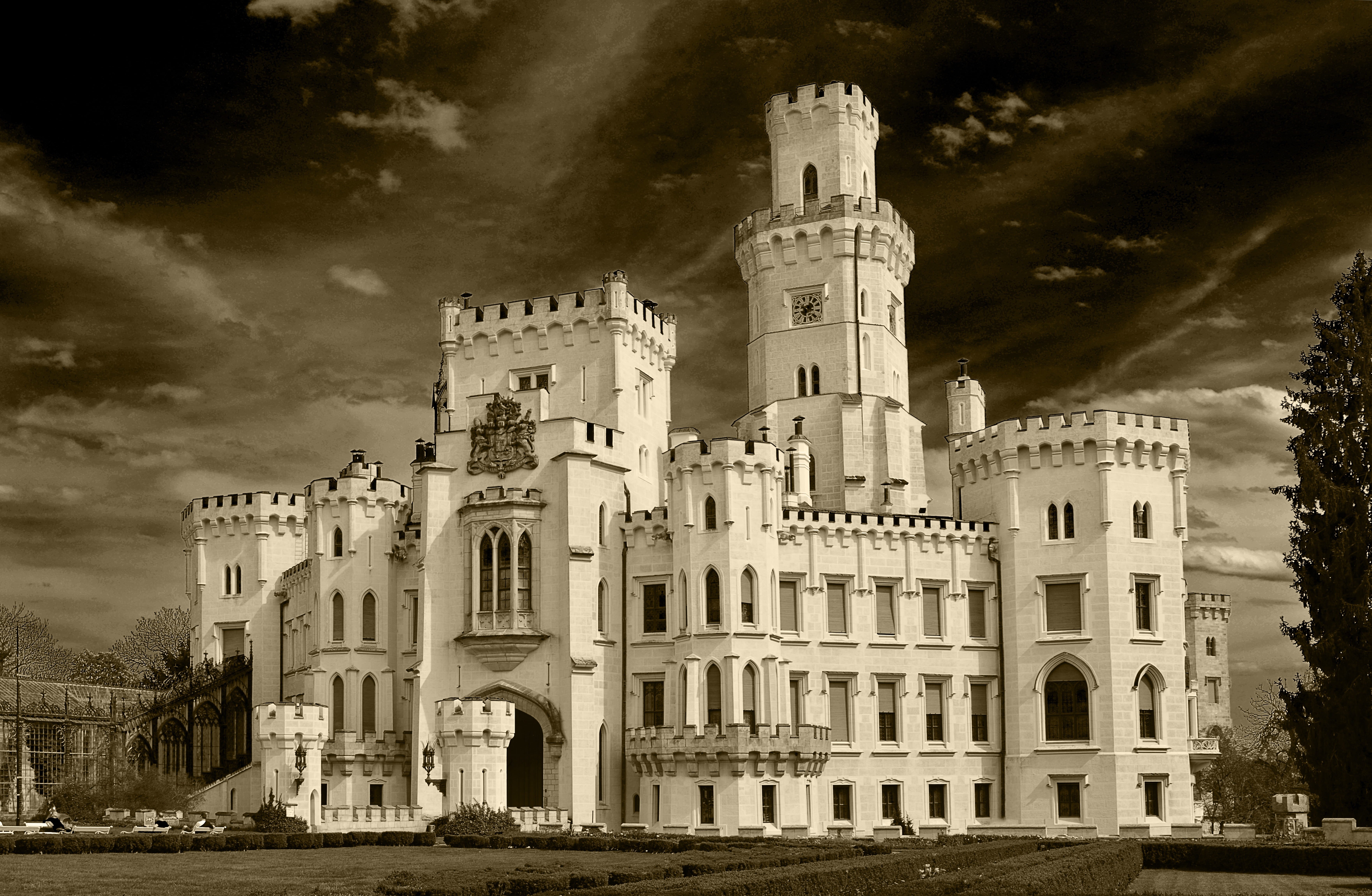 low angle view, gothic style, old, apartment, sky, tree, built structure, building, beside, heaven, the past, outdoors, facade, building exterior, history, HD Wallpaper