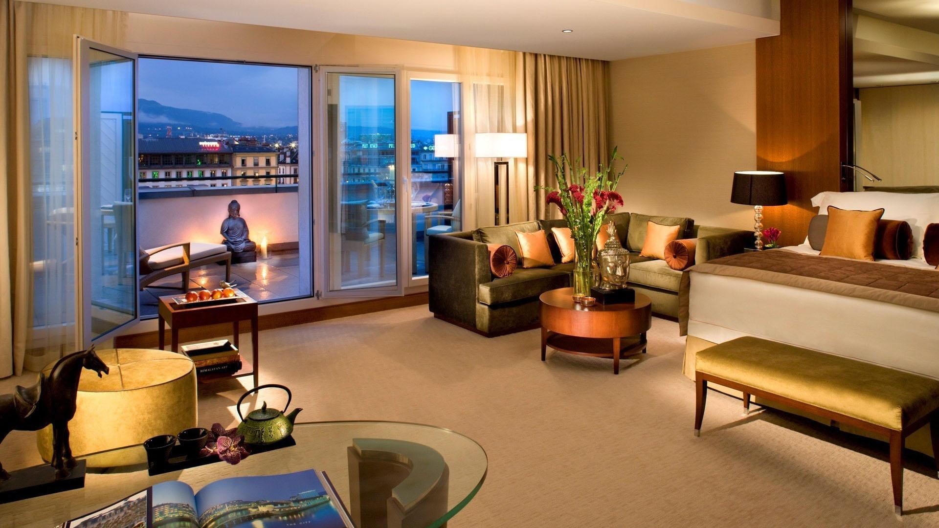 hotel room, 1080P, domestic room, room, indoor, carpet, indoors, electric lamp, luxury, life, floor, restaurant, illuminated, wealth, decoration, design, HD Wallpaper