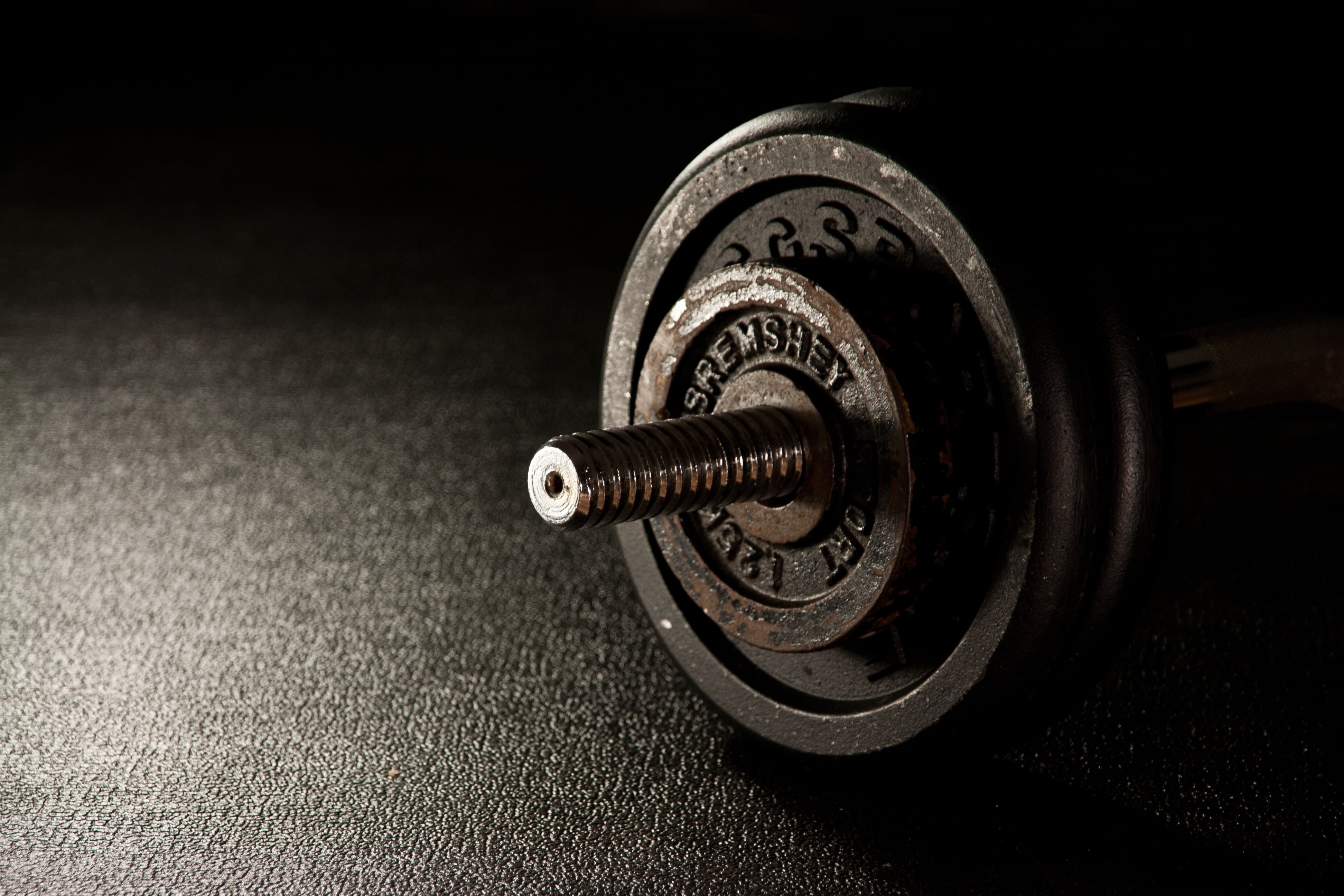 dumbbell, table, string, black background, gym, barbell, 4K, string instrument, metal, still life, weight training, black, musical instrument, fitness studio, HD Wallpaper
