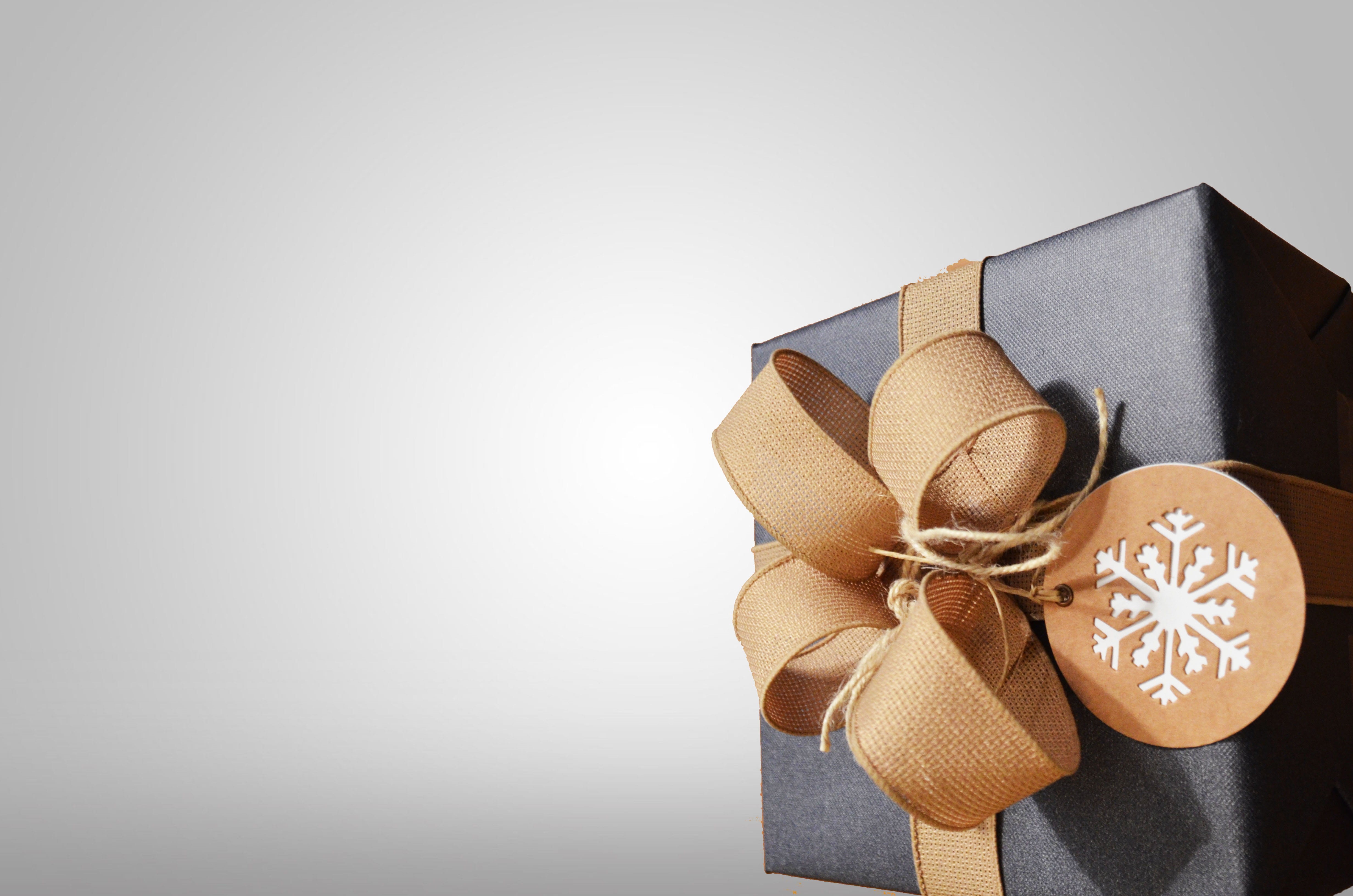 still life, copy space, gift tag, box, no people, brown, christmas present, wrapping paper, bow, christmas, xma, celebration, tied bow, package, HD Wallpaper