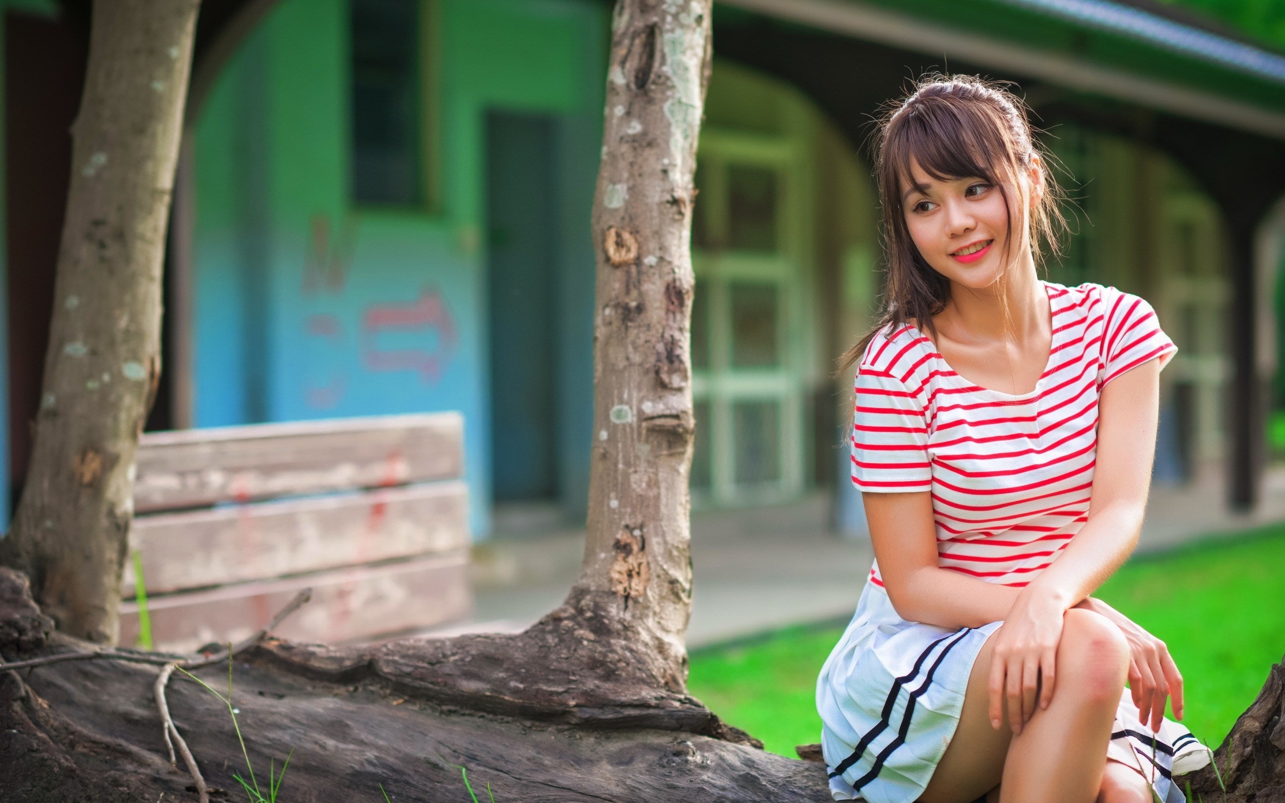 real people, front view, 2K, smiling, outdoors, beautiful girl 2560x1600, hairstyle, sitting, young women, child, one person, hair, focus on foreground, HD Wallpaper