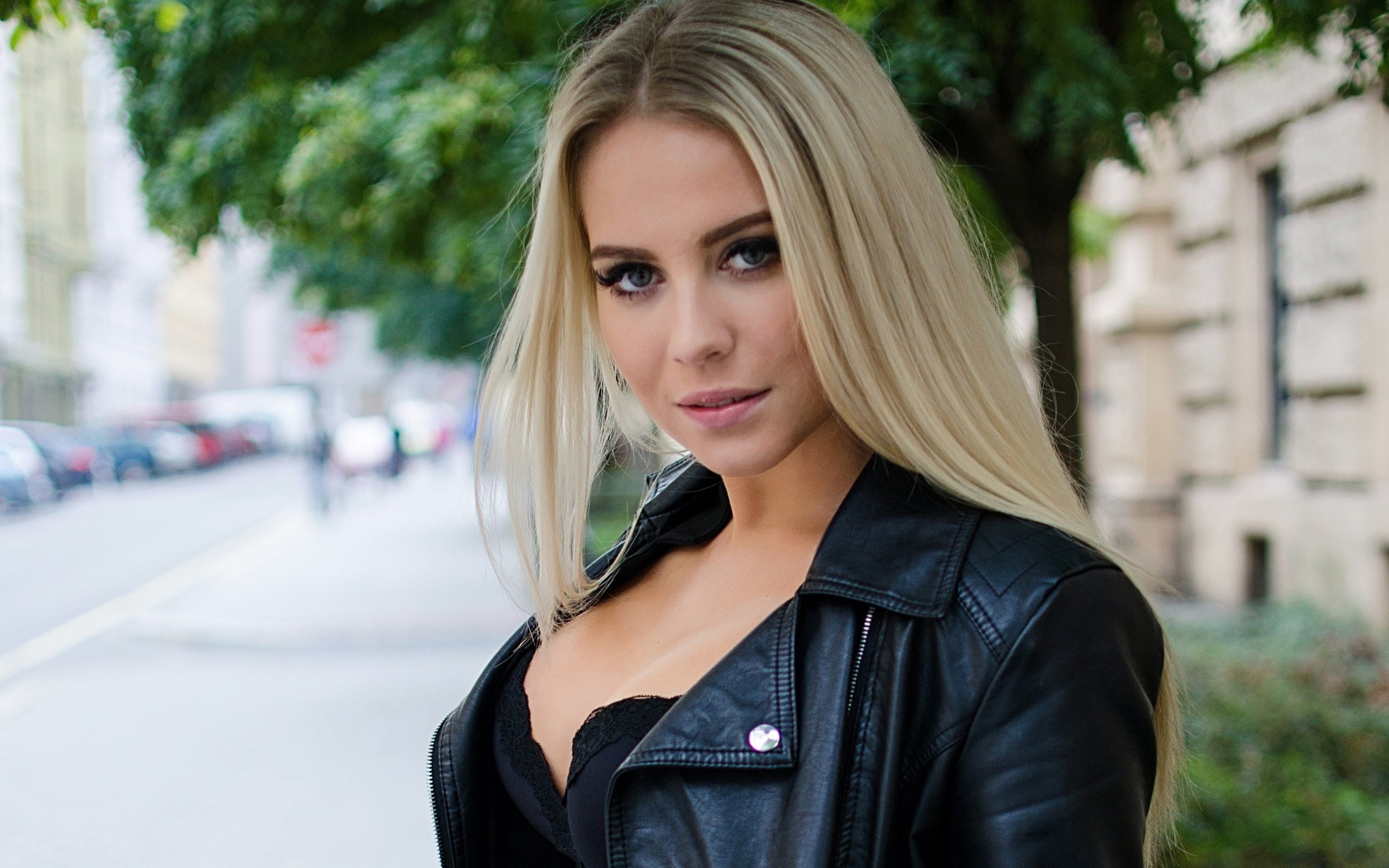 hair, one person, adult, beautiful woman, city, looking at camera, young women, outdoors, blond hair, women, architecture, leather, beauty, fashion, day, HD Wallpaper