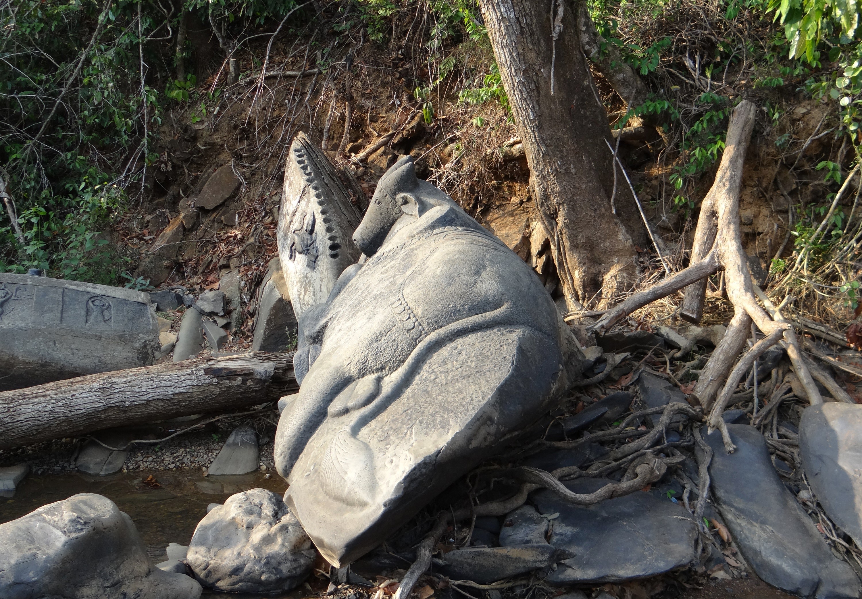 spirituality, vertebrate, lingam, sahasralinga, field, nature, tree trunk, plant, driftwood, animal, relaxation, religious, forest, mammal, carvings, resting, HD Wallpaper
