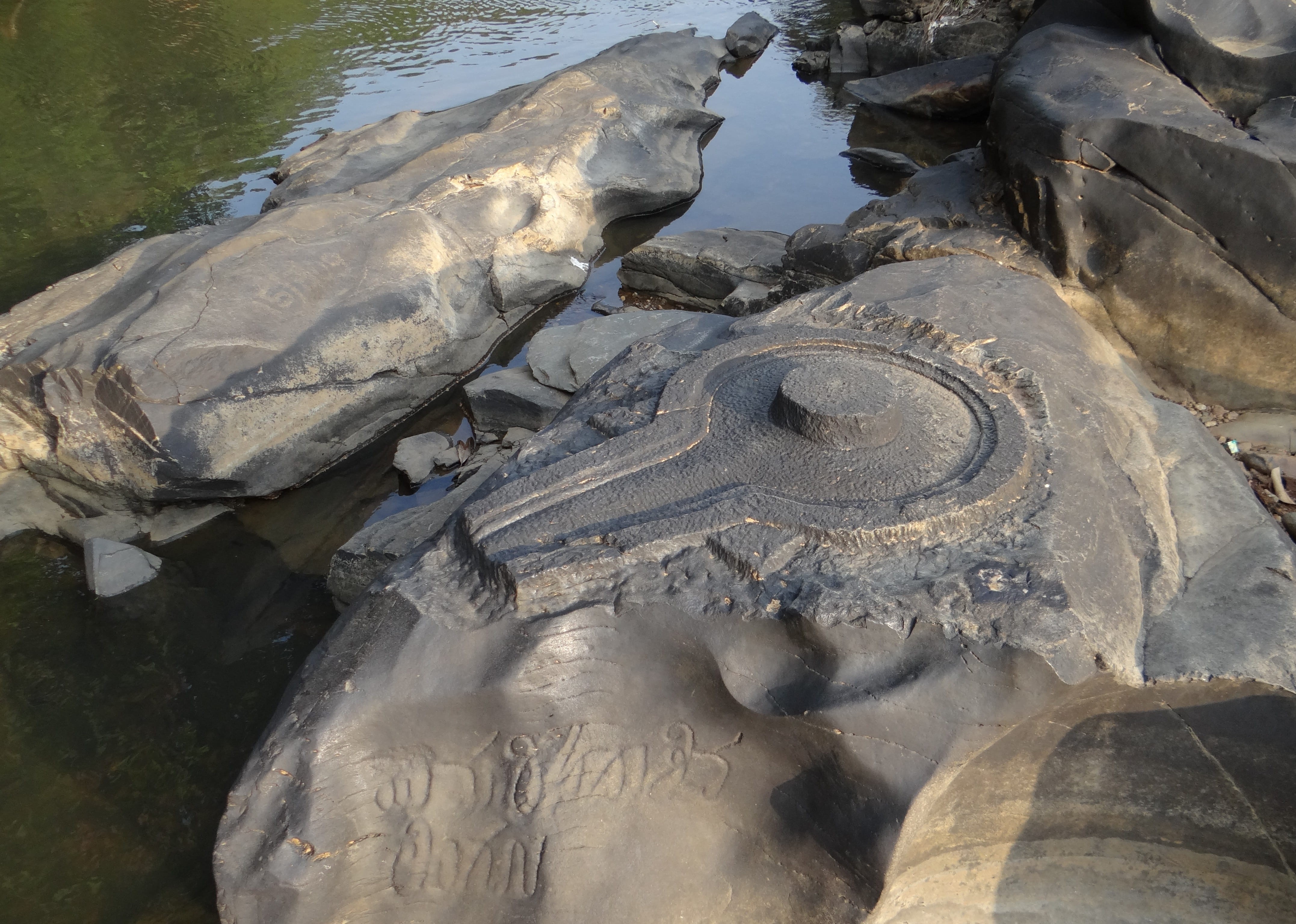 rock, land, beauty in nature, spiritual, river bed, rock - object, reflection, rock formation, solid, close-up, spirituality, india, religion, Stone, sunlight, HD Wallpaper
