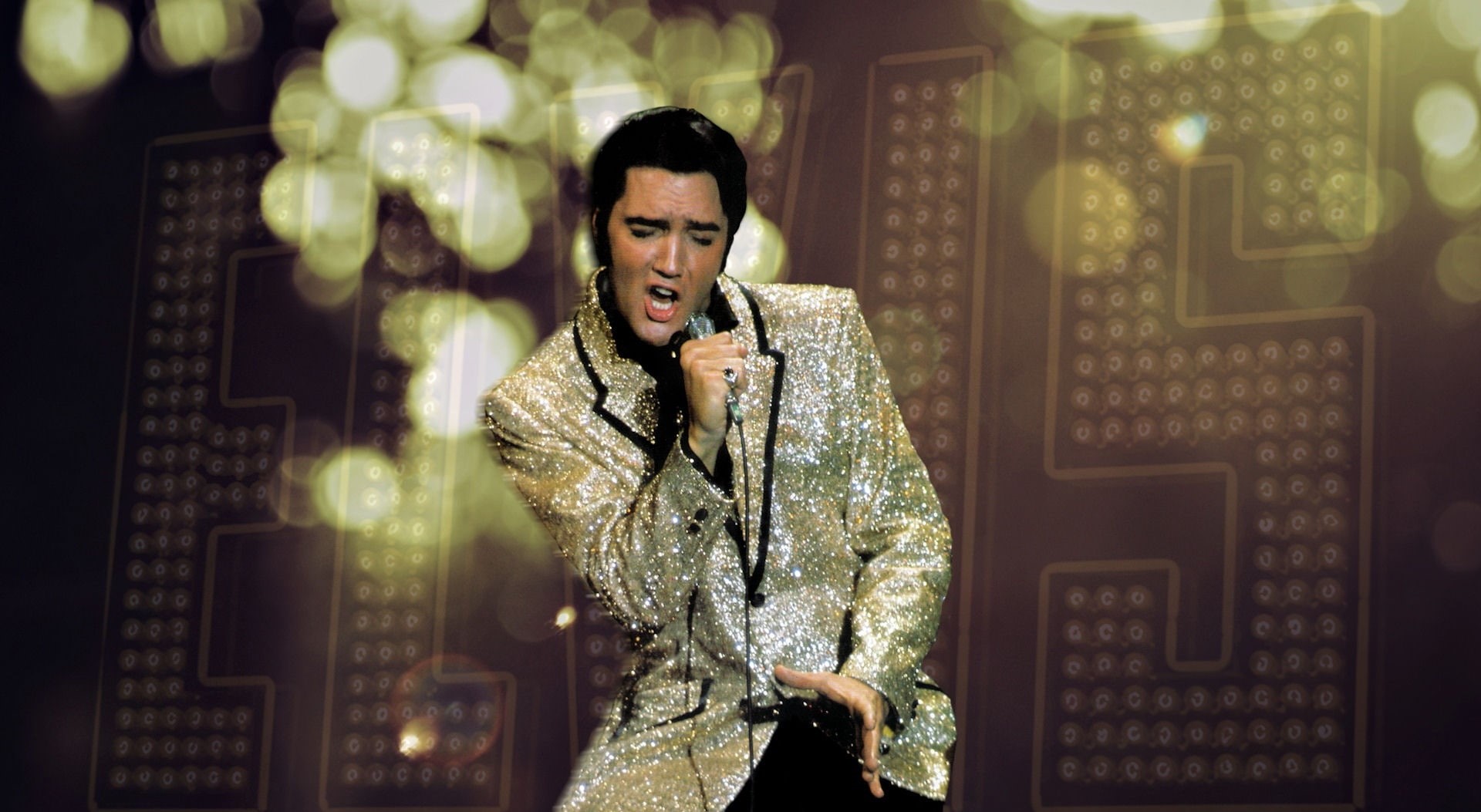 1080P, 68 special, elvis presley elvis, waist up, adult, indoors, mirror, front view, elvis, home interior, presley, elvis presley, three quarter length, HD Wallpaper