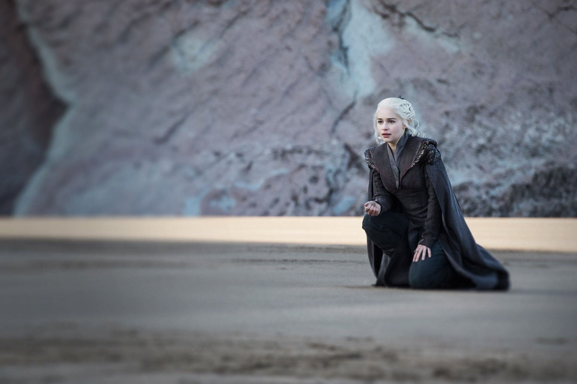 Emilia Clarke, hair, adult, looking away, beautiful woman, looking, full length, TV Show, depression - sadness, clothing, warm clothing, Dragonstone (Game of Thrones), HD Wallpaper