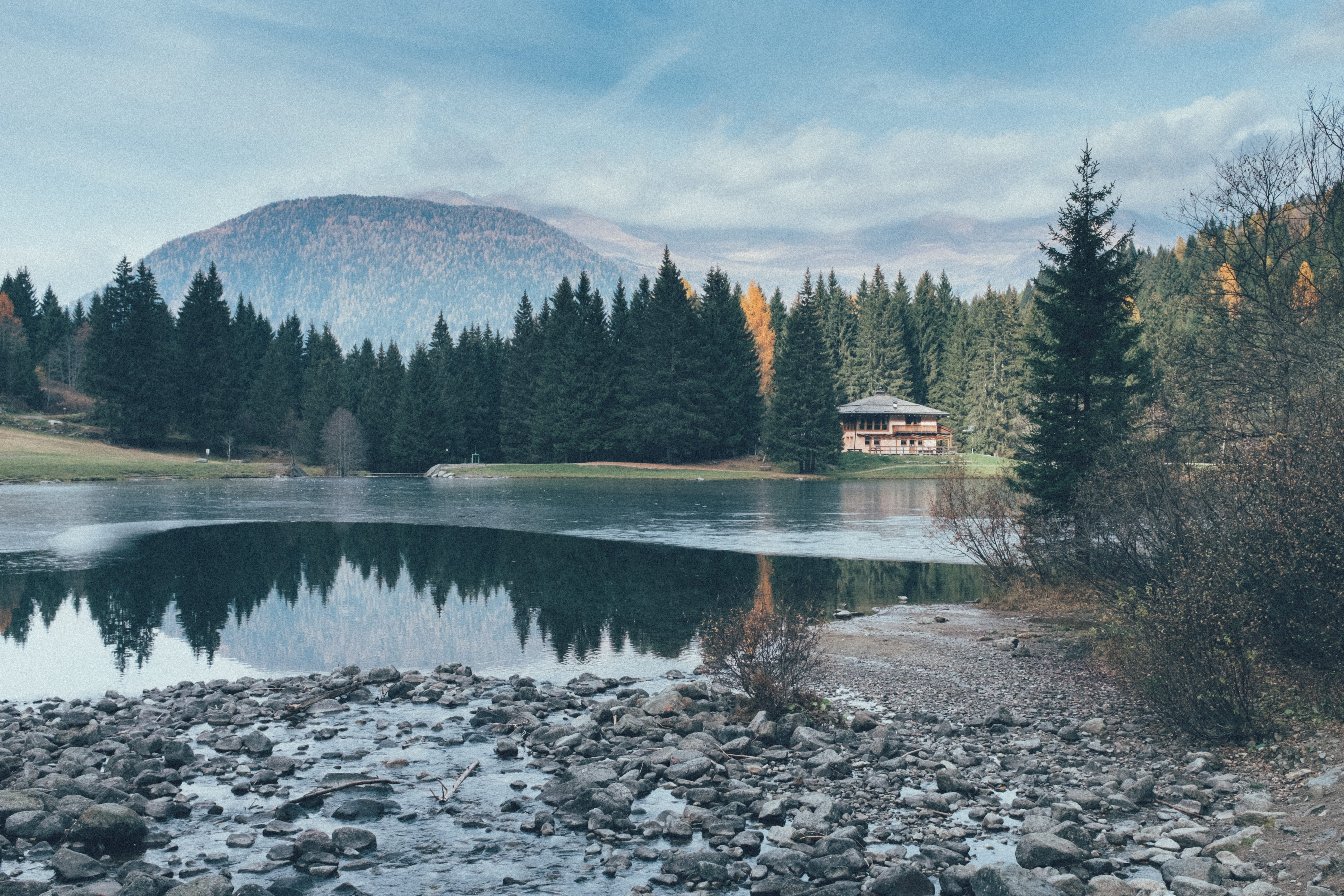 scenics - nature, non-urban scene, forest, x100f, kodak, beauty in nature, nature, cloudy, fujifilm, outdoors, lake, lago dei caprioli, tree, pellizzano, HD Wallpaper