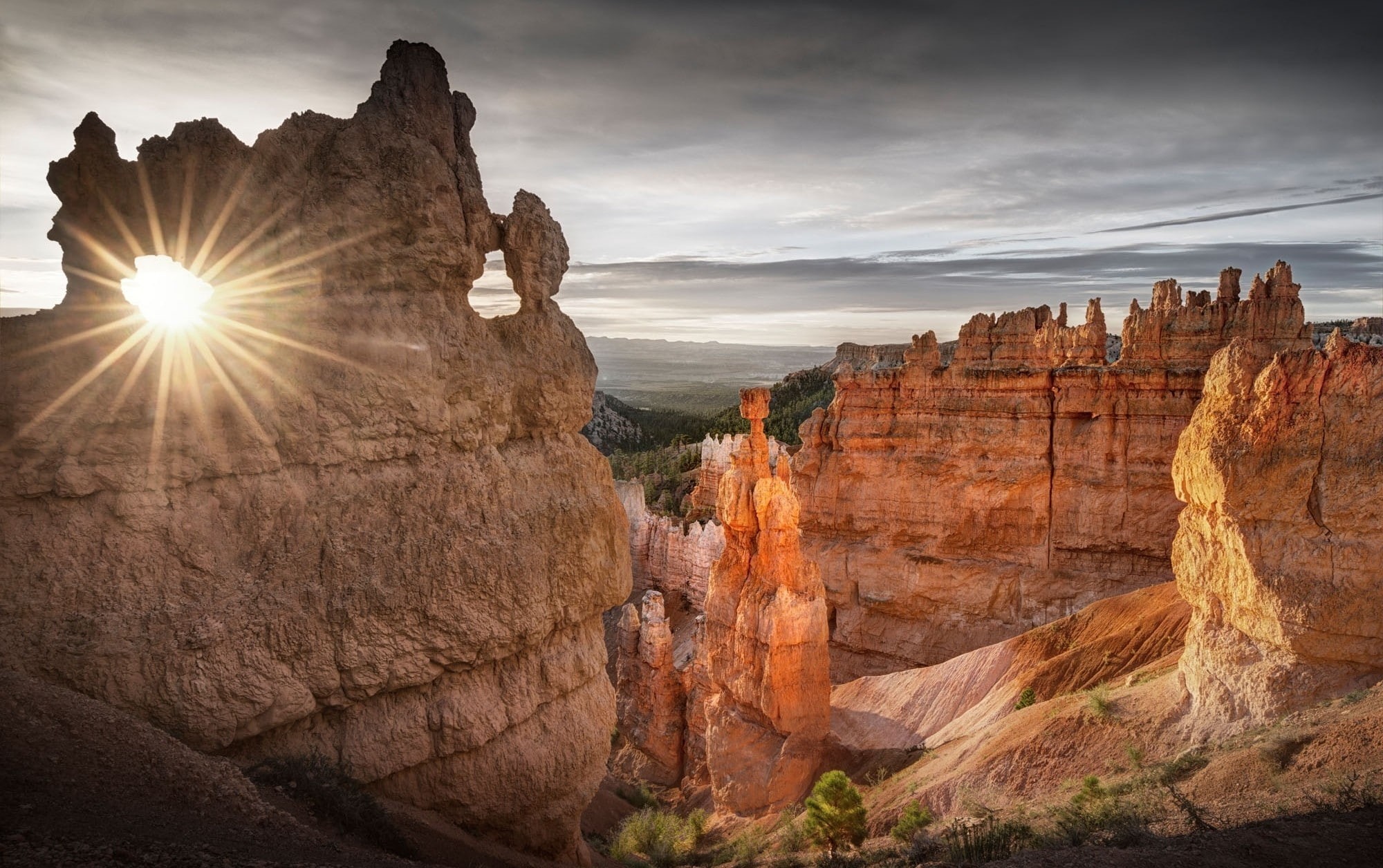 beauty in nature, cloud - sky, erosion, scenics - nature, cliff, sunlight, sun, nature, travel destinations, sun rays, tranquil scene, rock - object, Bryce Canyon National Park, HD Wallpaper