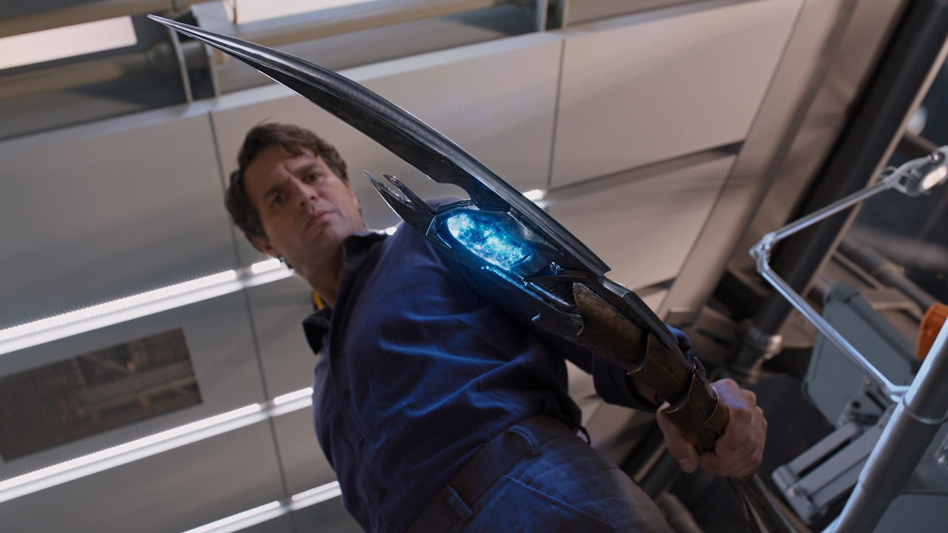 adult, 1080P, one person, real people, casual clothing, travel, The Avengers, three quarter length, men, worms eye view, Mark Ruffalo, low angle view, HD Wallpaper