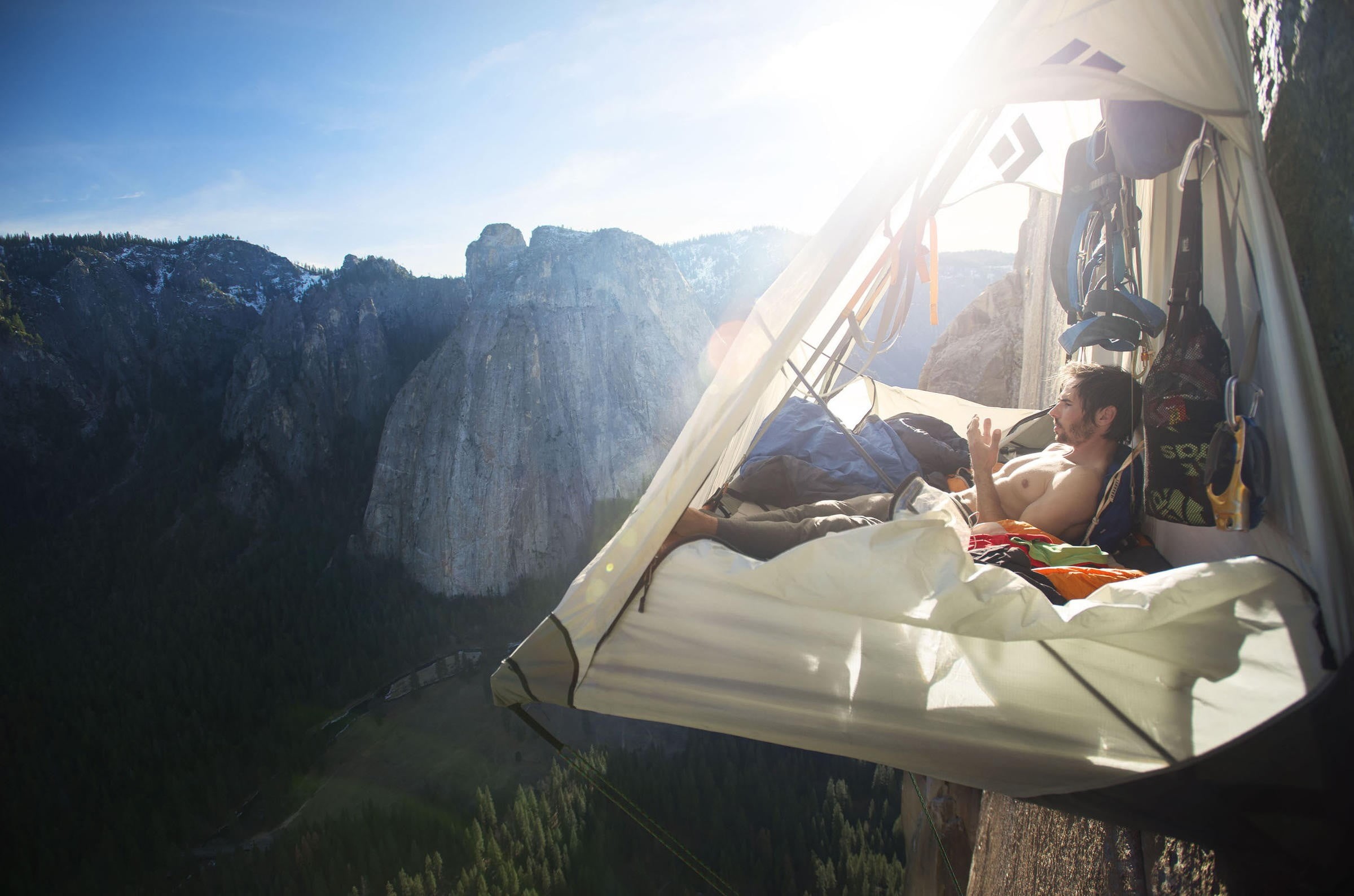 young men, black, real people, 1080P, relaxation, Sierra Nevada, people, rock climbing, beauty in nature, mountains, sitting, sunbeam, landscape, full length, HD Wallpaper
