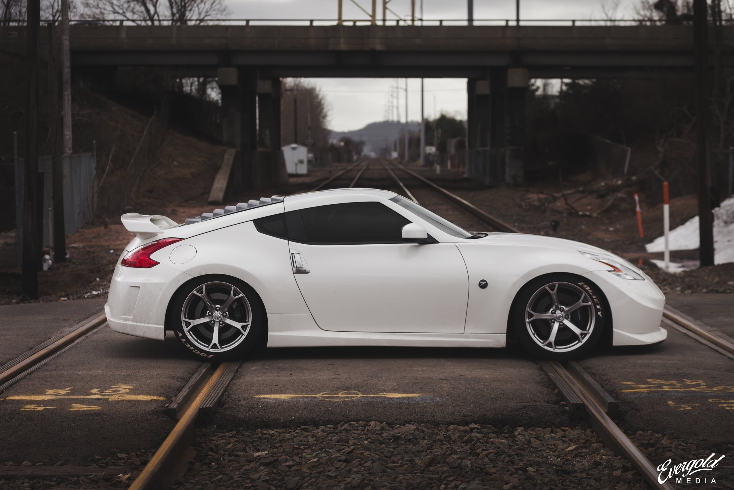 white cars, motor vehicle, car, connection, 1080P, transportation, architecture, built structure, stationary, vintage car, railway crossing, land vehicle, HD Wallpaper