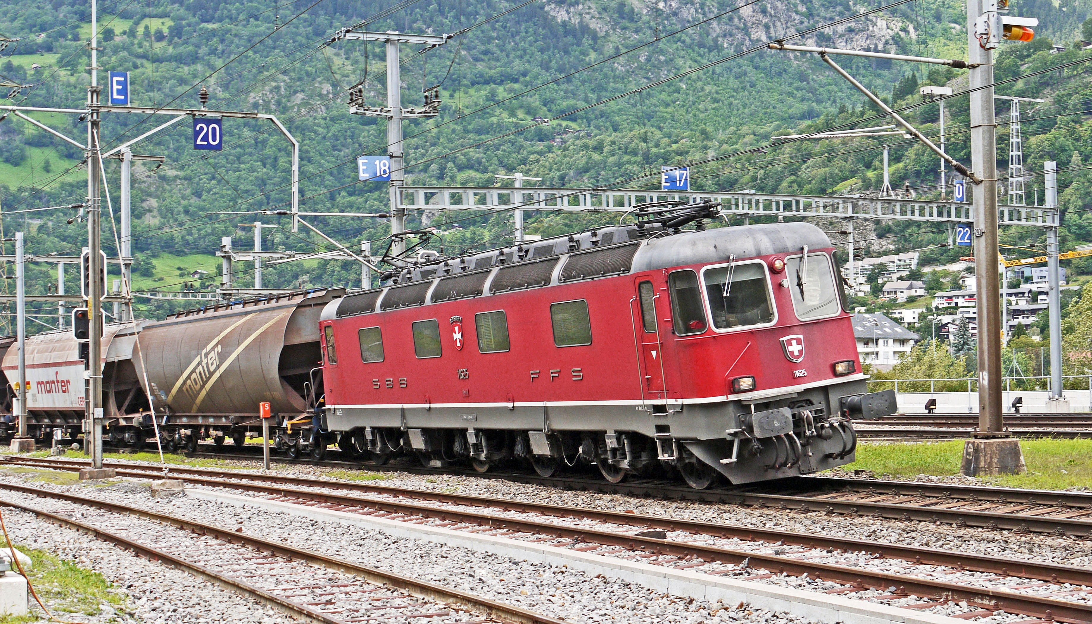track, locomotive, railroad, curve, on the move, swiss federal railways, railway, nature, 2K, motion, travel, architecture, switzerland, rail transportation, HD Wallpaper