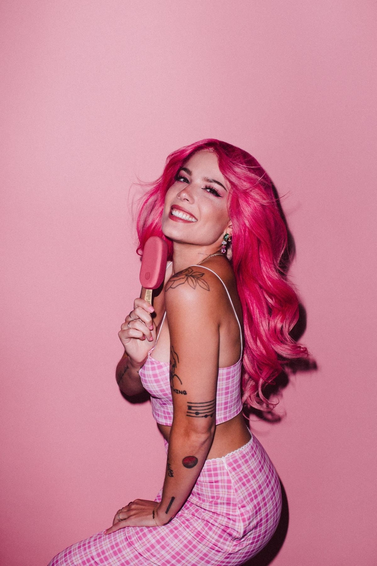women, Halsey, popsicle, pink hair, 720P, Phone HD Wallpaper