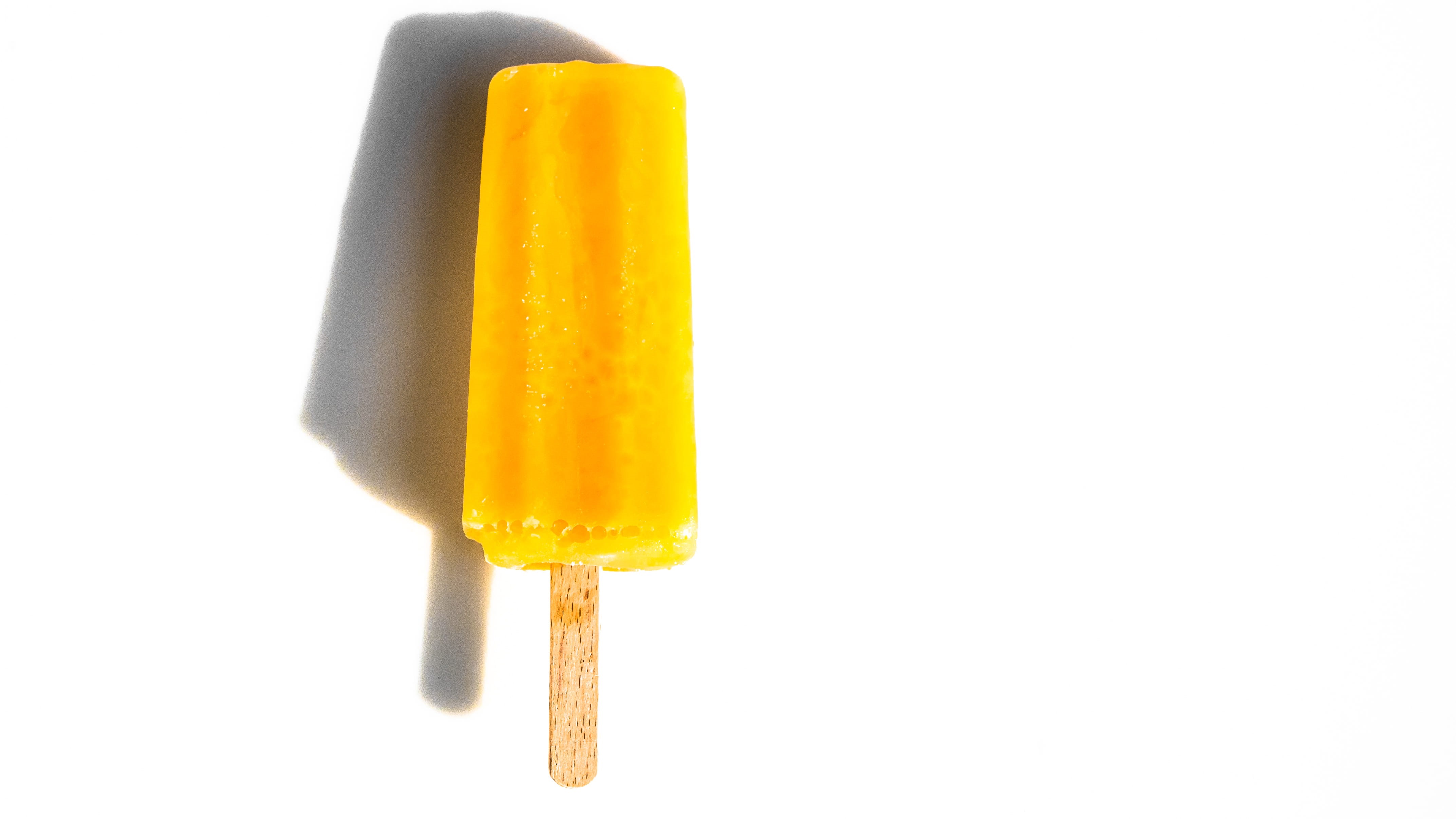 lanju fotografie, popsicle, white background, copy space, indoors, holzstiel, wassereis, wood, snack, sweet, holz, frozen food, weißer hintergrund, dairy product, HD Wallpaper