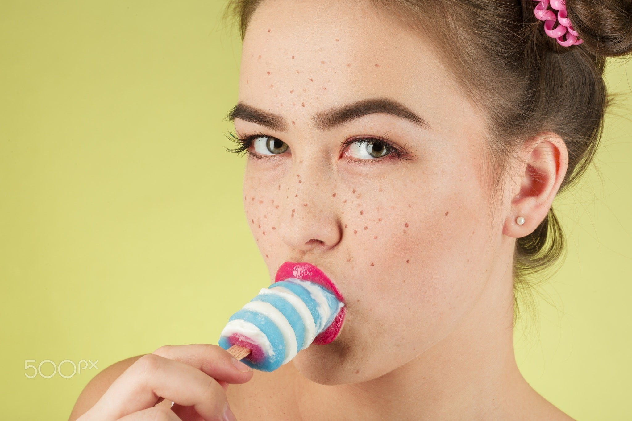 popsicle, Alekcej Tugolukoff, 1080P, face, model, women, simple background, food, 500px, HD Wallpaper