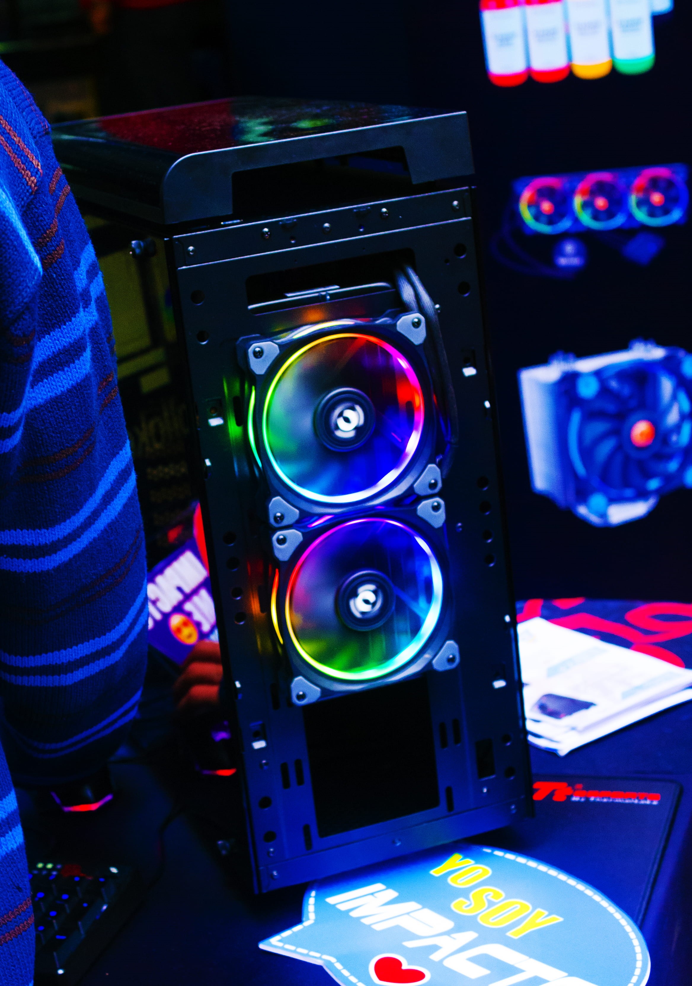close-up, colorful, real people, 2K, rainbow, focus, pc, arts culture and entertainment, lights, focus on foreground, electronics, industry, led lights, Phone HD Wallpaper