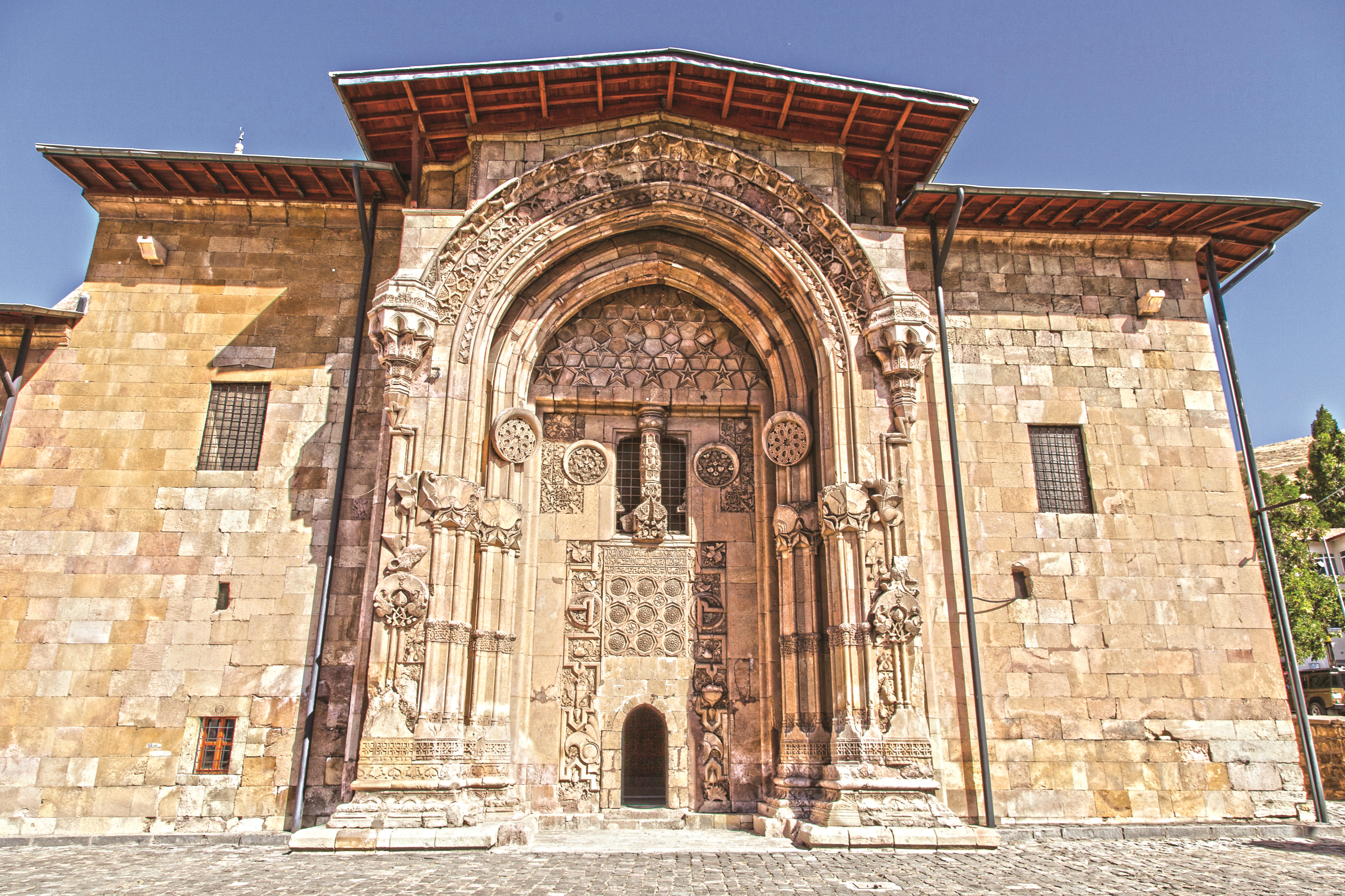 turkey, spirituality, building exterior, entrance, the past, belief, arch, 5K, ornate, sky, place of worship, sunlight, on, outdoors, religion, great mosque, HD Wallpaper