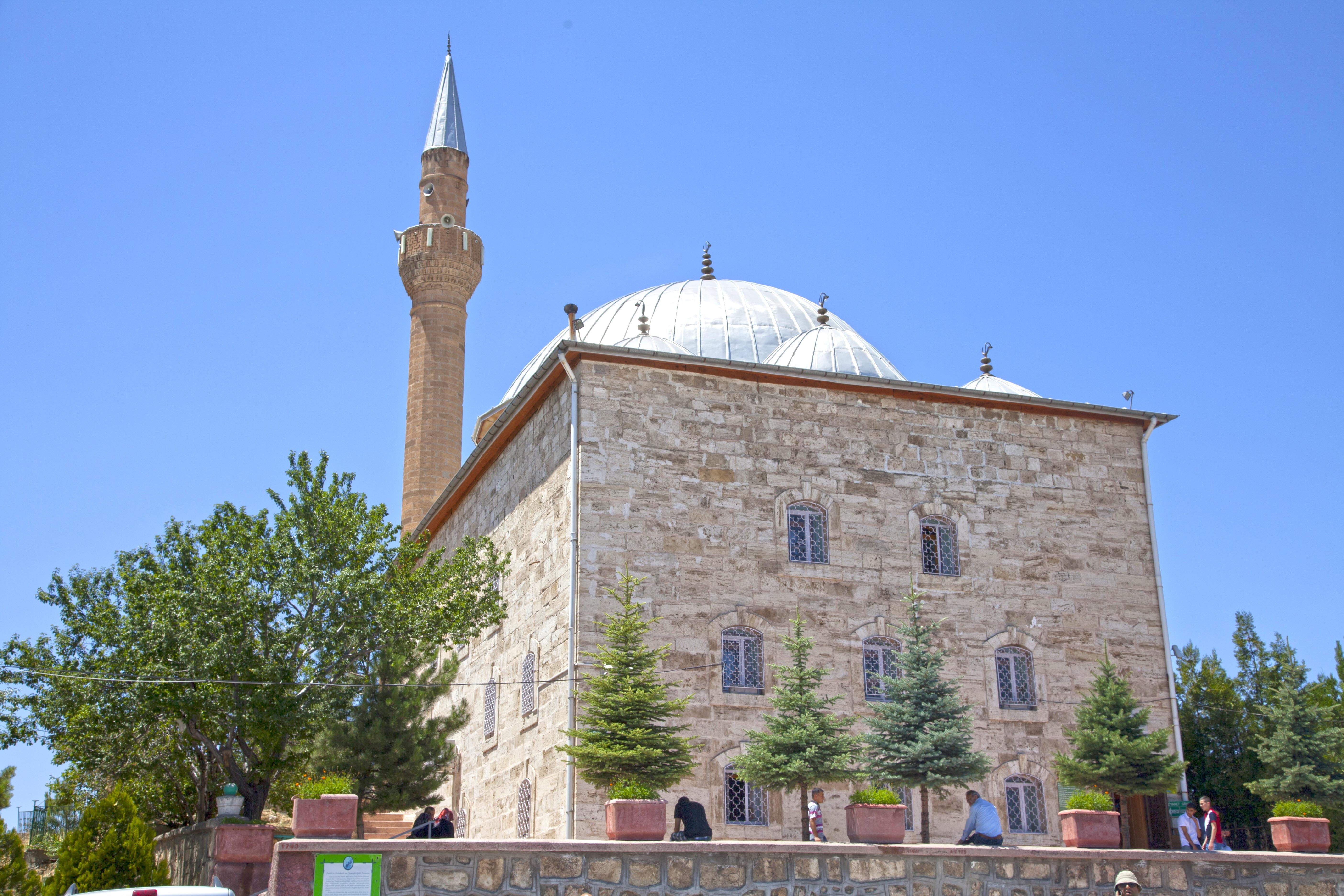 outdoors, building exterior, low angle view, sky, belief, tower, history, nature, tall - high, prayer, turkey, clear sky, sivas, place of worship, tree, HD Wallpaper