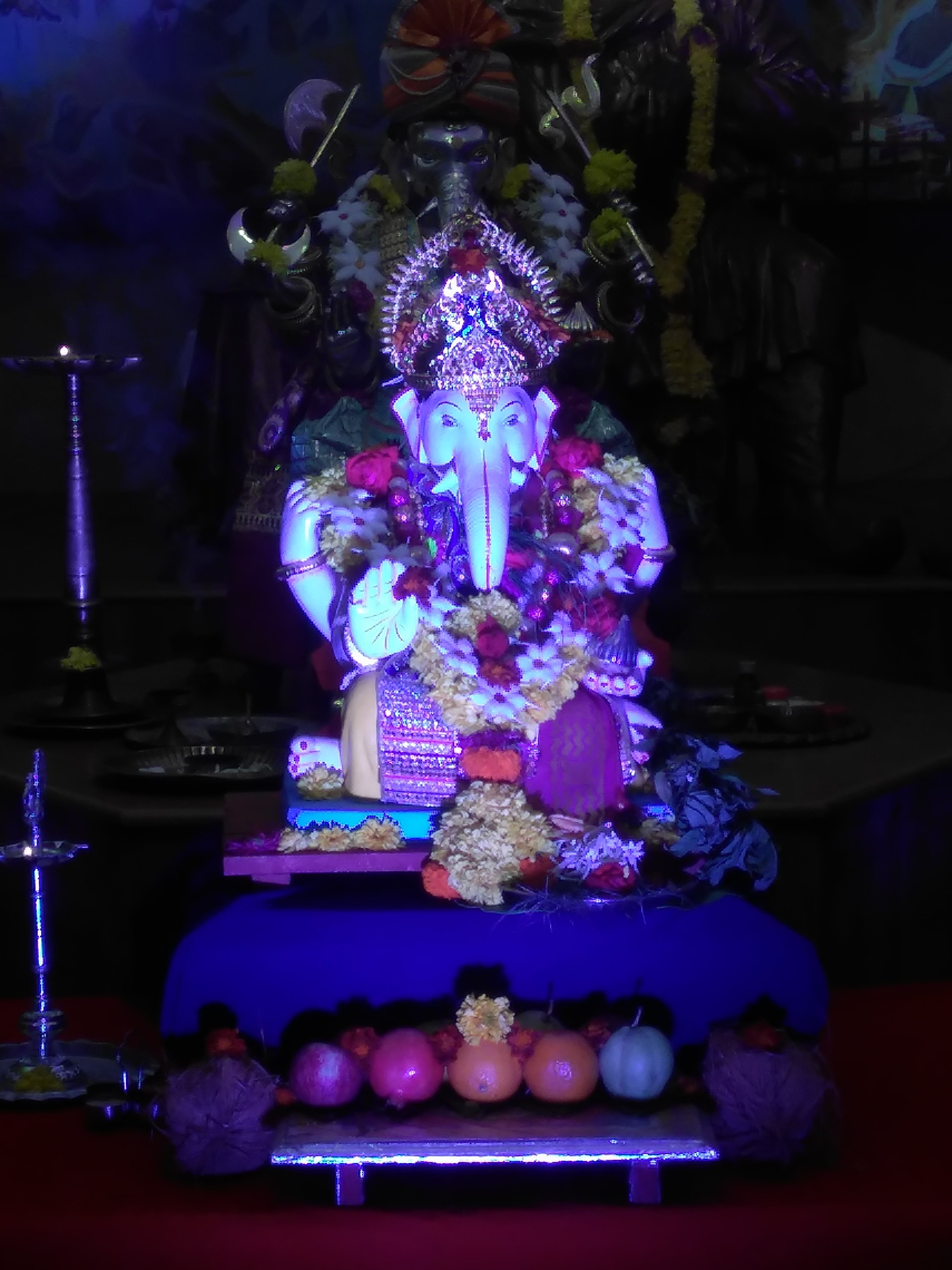 night, hindu-god, 4K, focus on foreground, christmas decoration, lord-ganesh, festival, kesarivada, christmas lights, indoors, christmas, art and craft, Phone HD Wallpaper