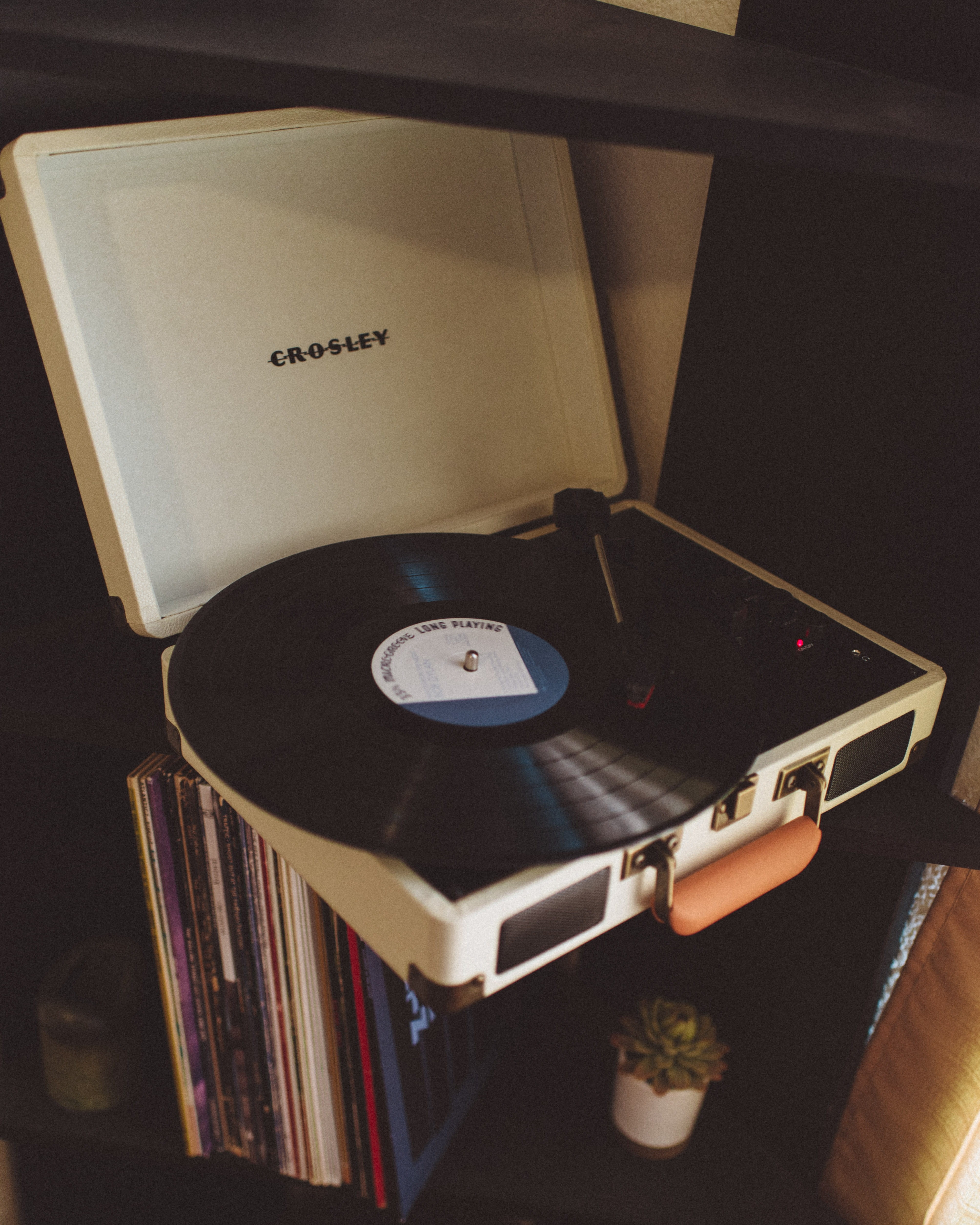 record player, high angle view, technology, musical instrument, gramophone, antique, data, 4K, arts culture and entertainment, album, turntable, indoors, Phone HD Wallpaper