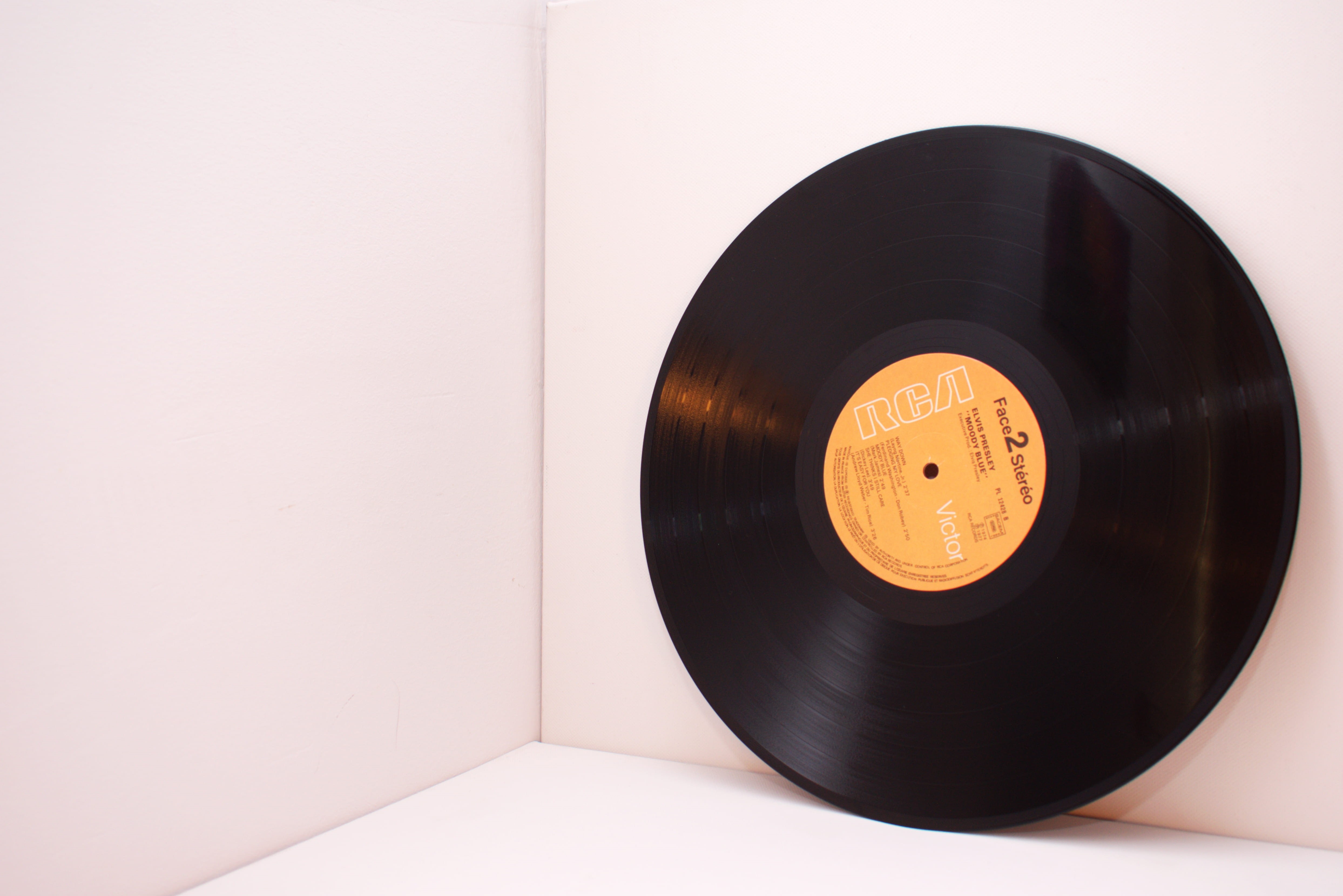 arts culture and entertainment, white background, round, photo, indoors, circle, disc, studio shot, music, black, no people, close-up, vinyl, single object, HD Wallpaper